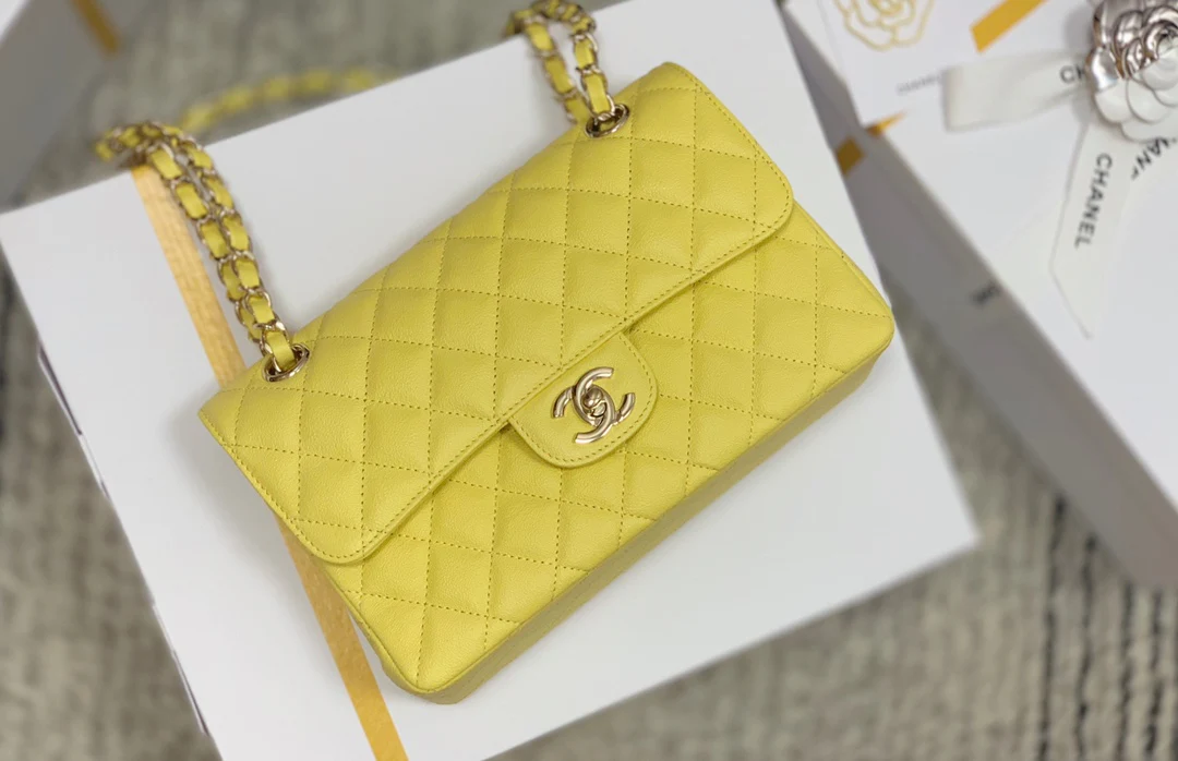 Сумка Chanel Sesame Pattern CF с золотистой пряжкой лимонного цвета - 23 см