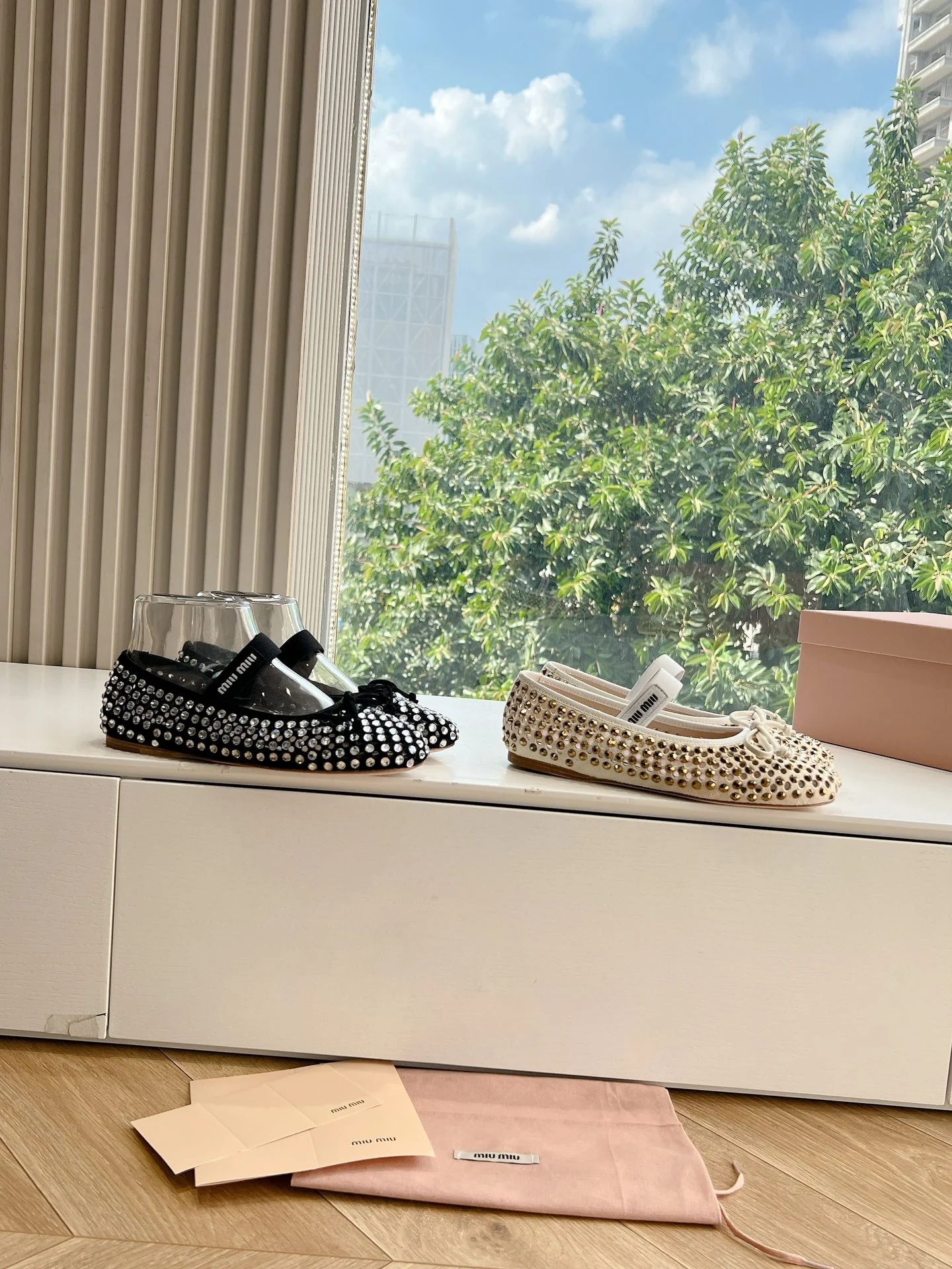 Балетки Miu Miu 2024 — изображение из коллекции