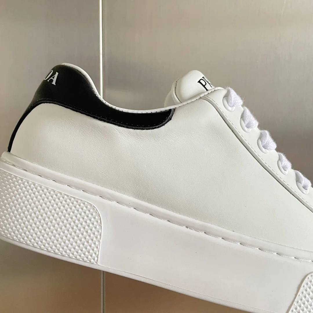 Новые поступления Prada ранней весной 2022 года - Повседневные туфли на платформе - 6