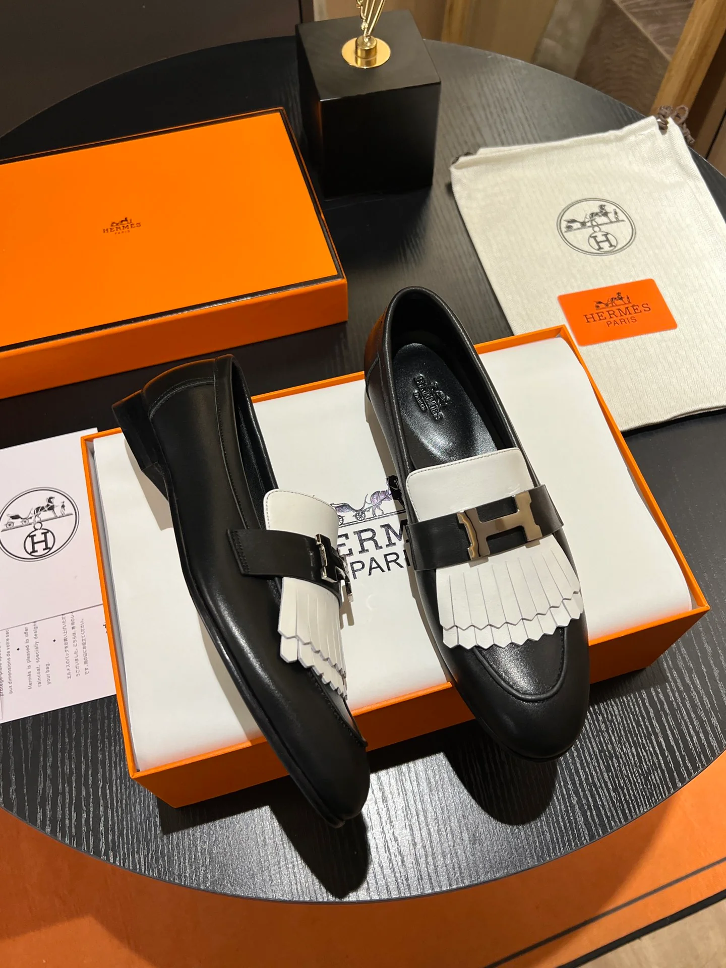 Лоферы Hermes 2024h с пряжкой - Черные - 1