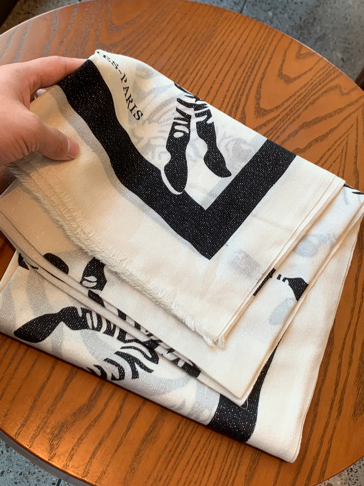 Длинный церемониальный шарф Hermes с изображением лошади — 100-200 см — Кашемировый принт — Белый