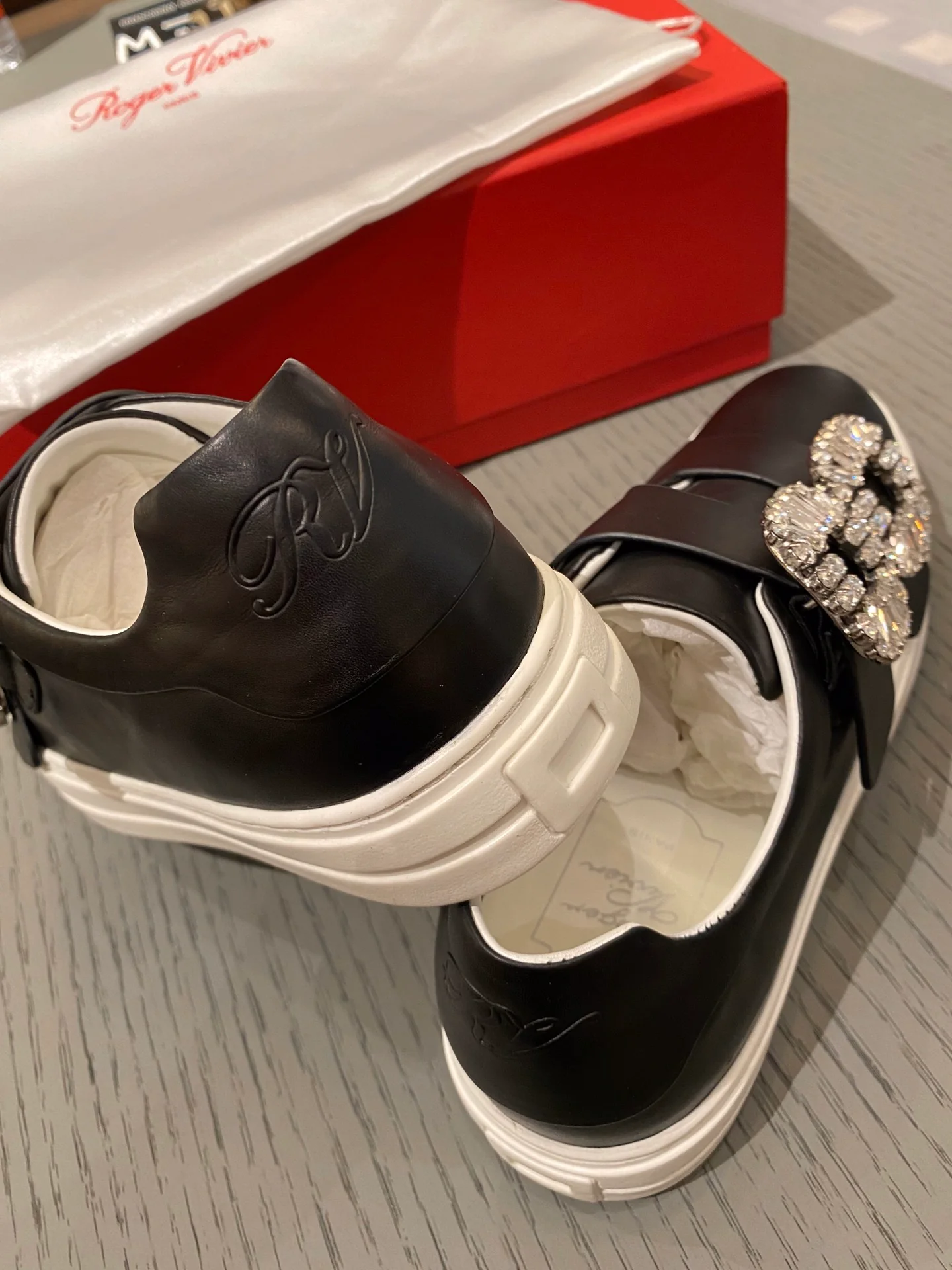 RV - Осенне-зимние лоферы с двумя пуговицами