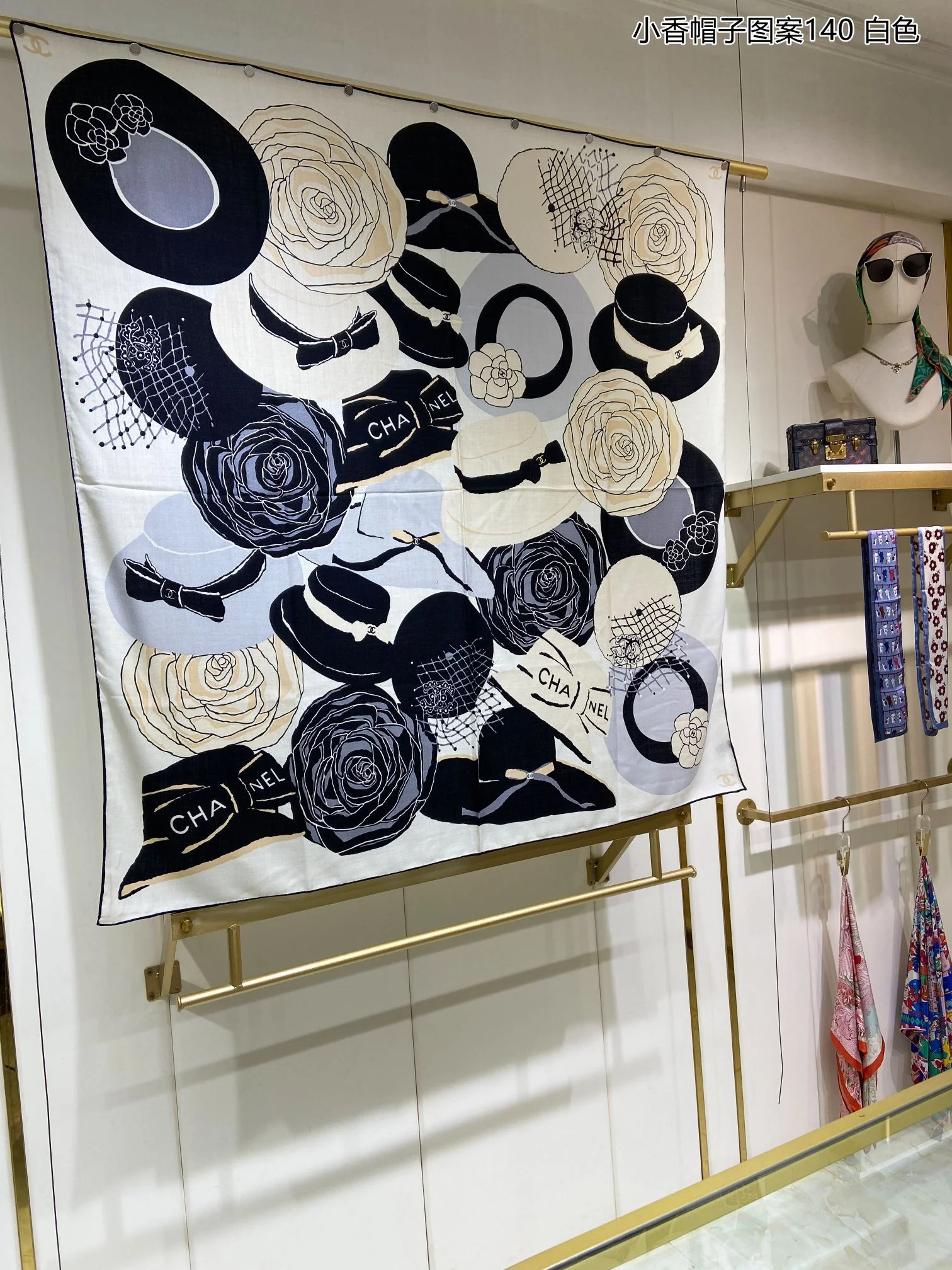 Узор для шляпы Chanel ?Камелия? — 140 кашемировых шелковых шарфов