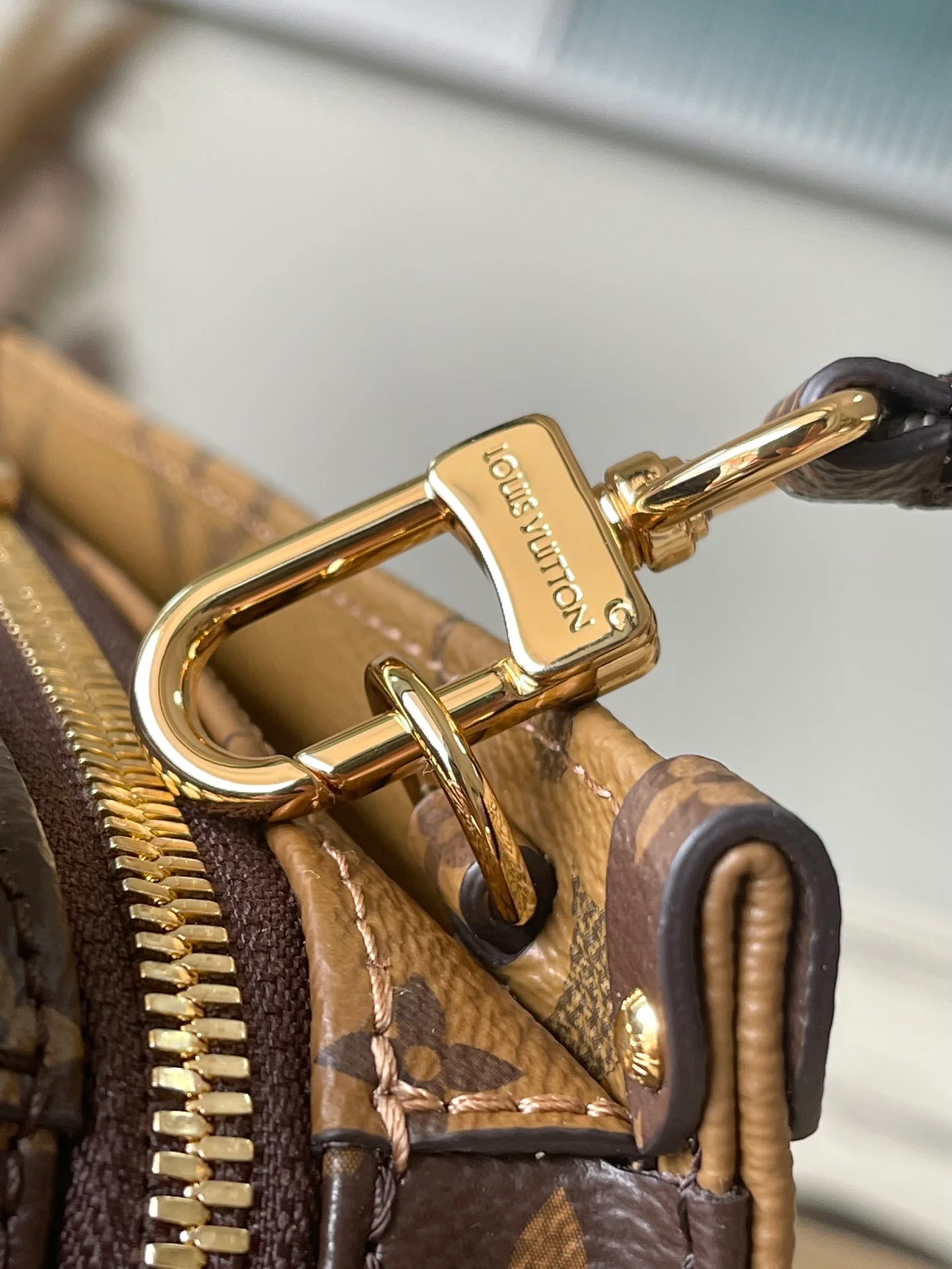 m46653-LV-onthego-east-west