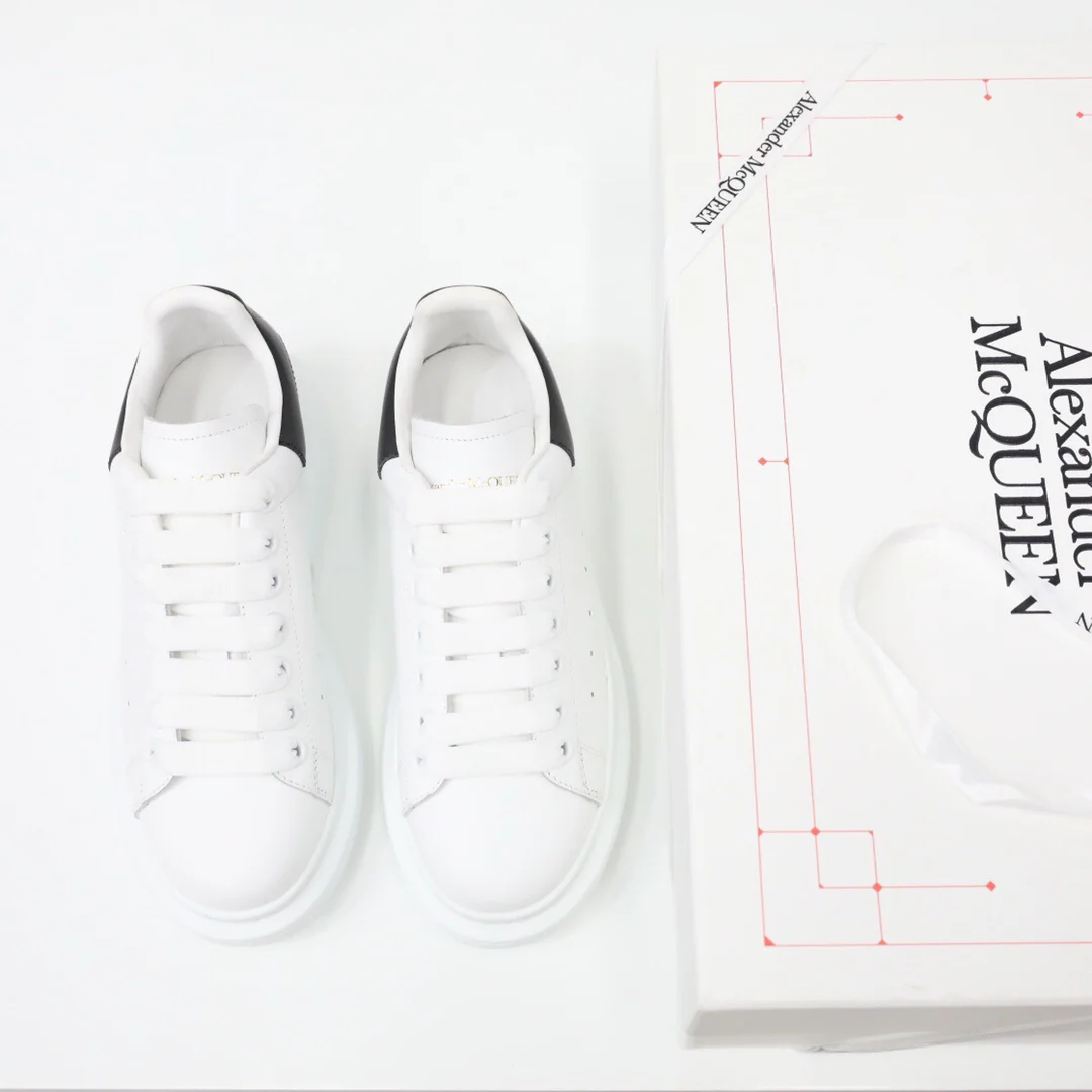 McQueen - Классические белые кроссовки - Черные