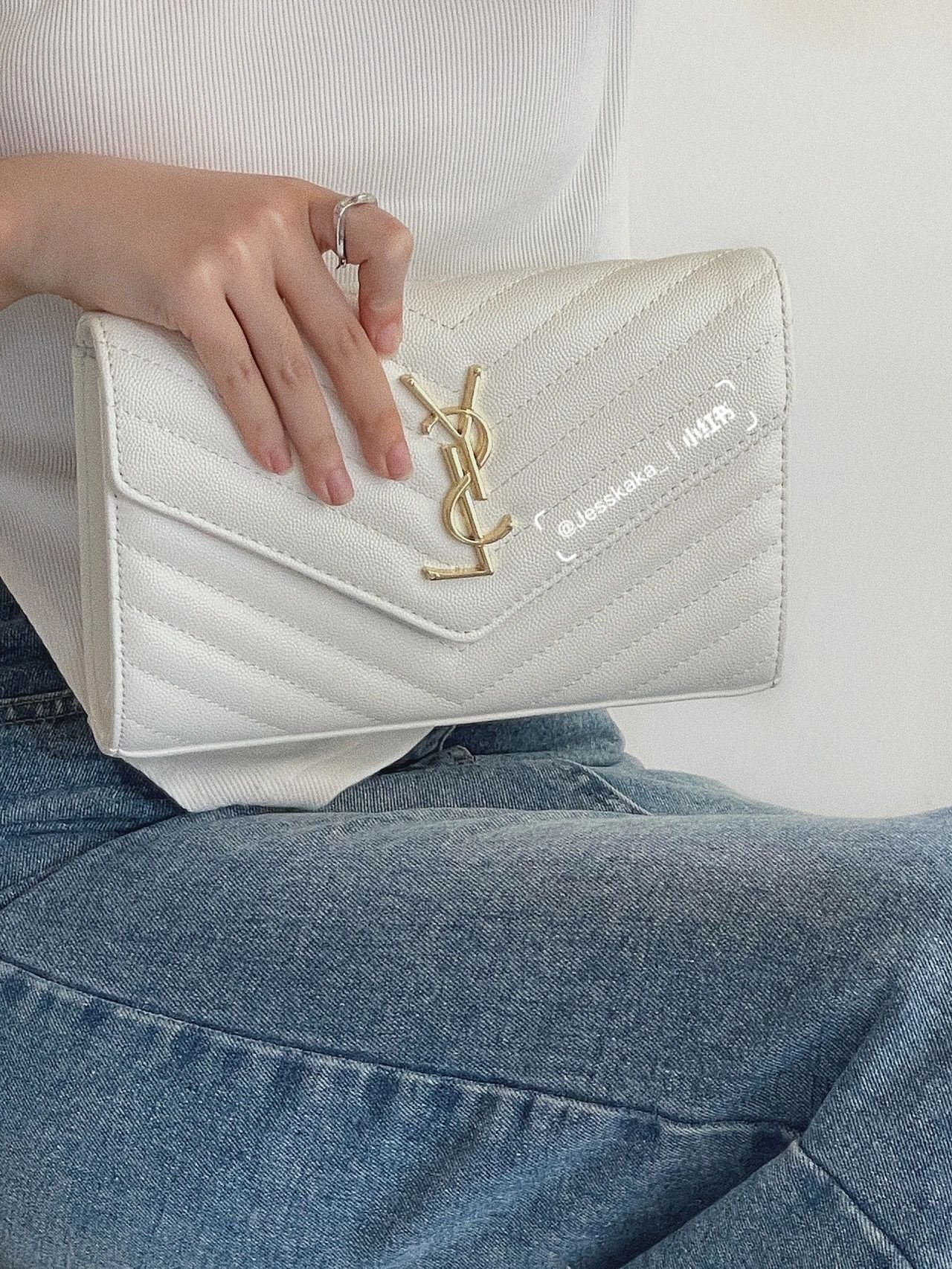 Часы YSL Monogram Caviar WOC — кремово-белые с золотой пряжкой — 22 см