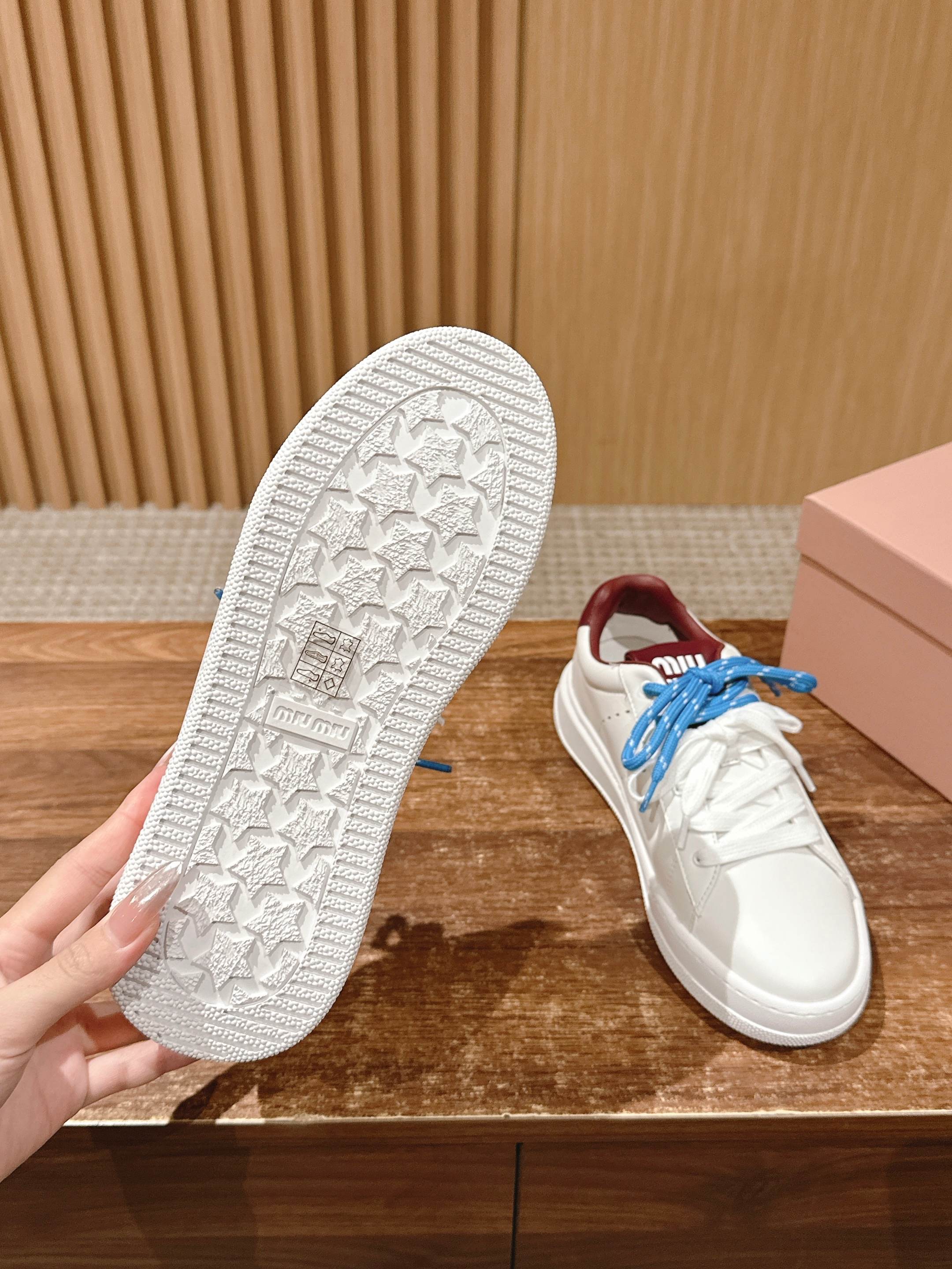 Повседневные кроссовки Miu Miu на шнуровке - синие