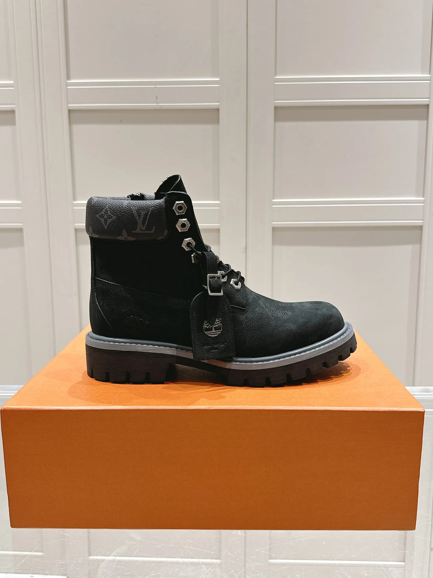 LV-2024-Doc Martens-Black