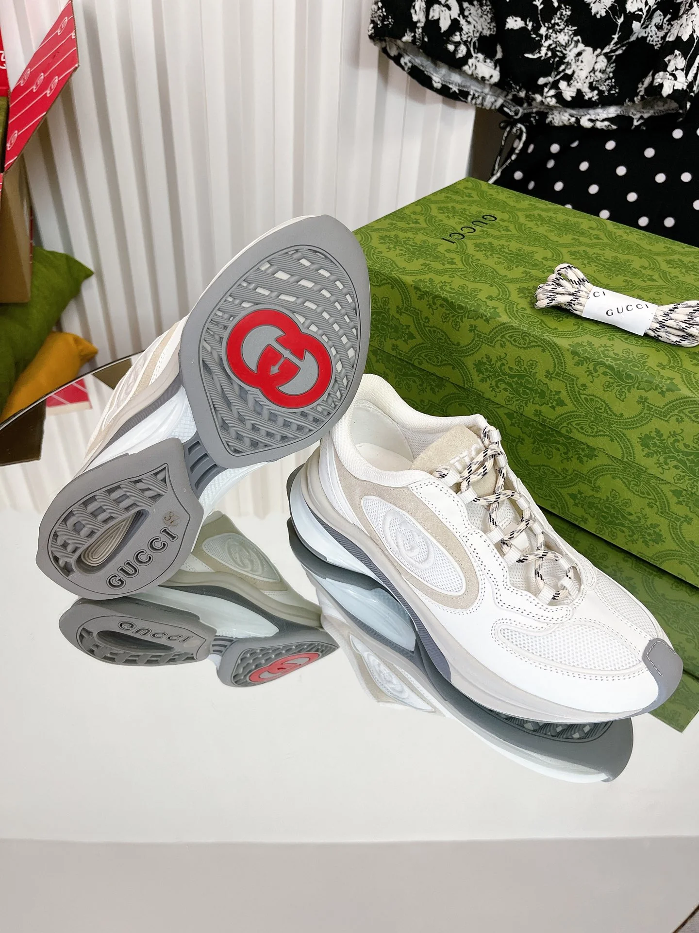 Новинка Gucci 2023 года - Серия Run - Кроссовки - Белые - Унисекс