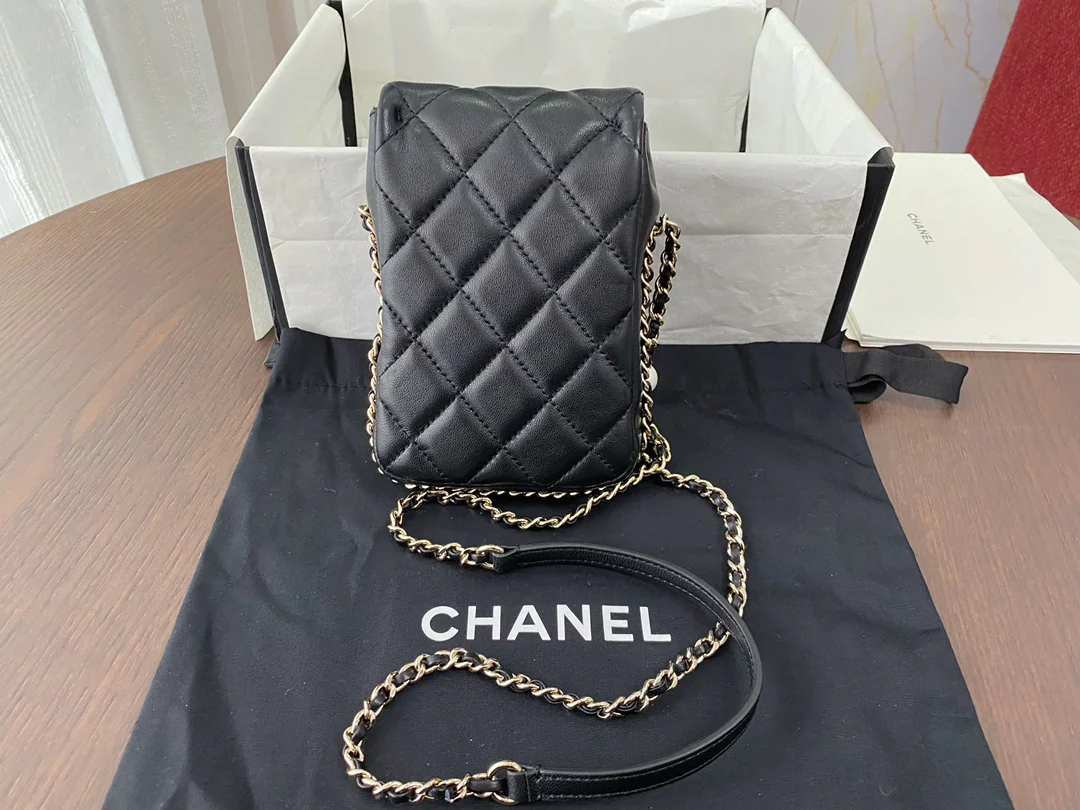 Сумка для телефона Chanel CF Pearl из коллекции Весна/Лето 2020 - Черная