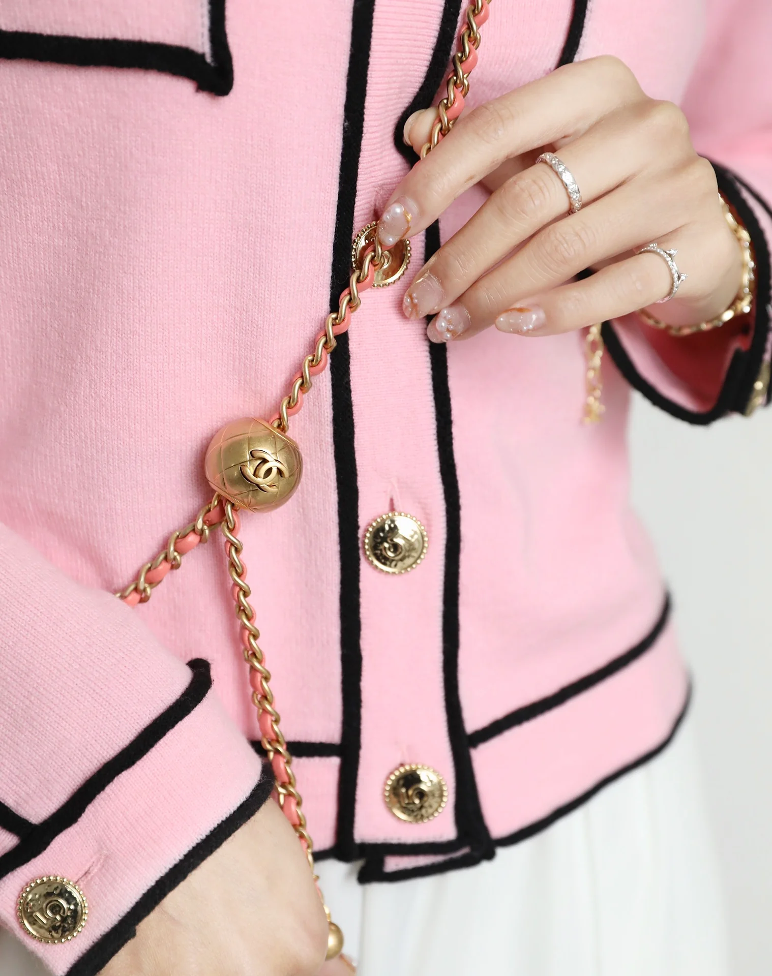 Сумка Chanel Gold Globe Square Fat Flap Bag - кораллово-розовая.