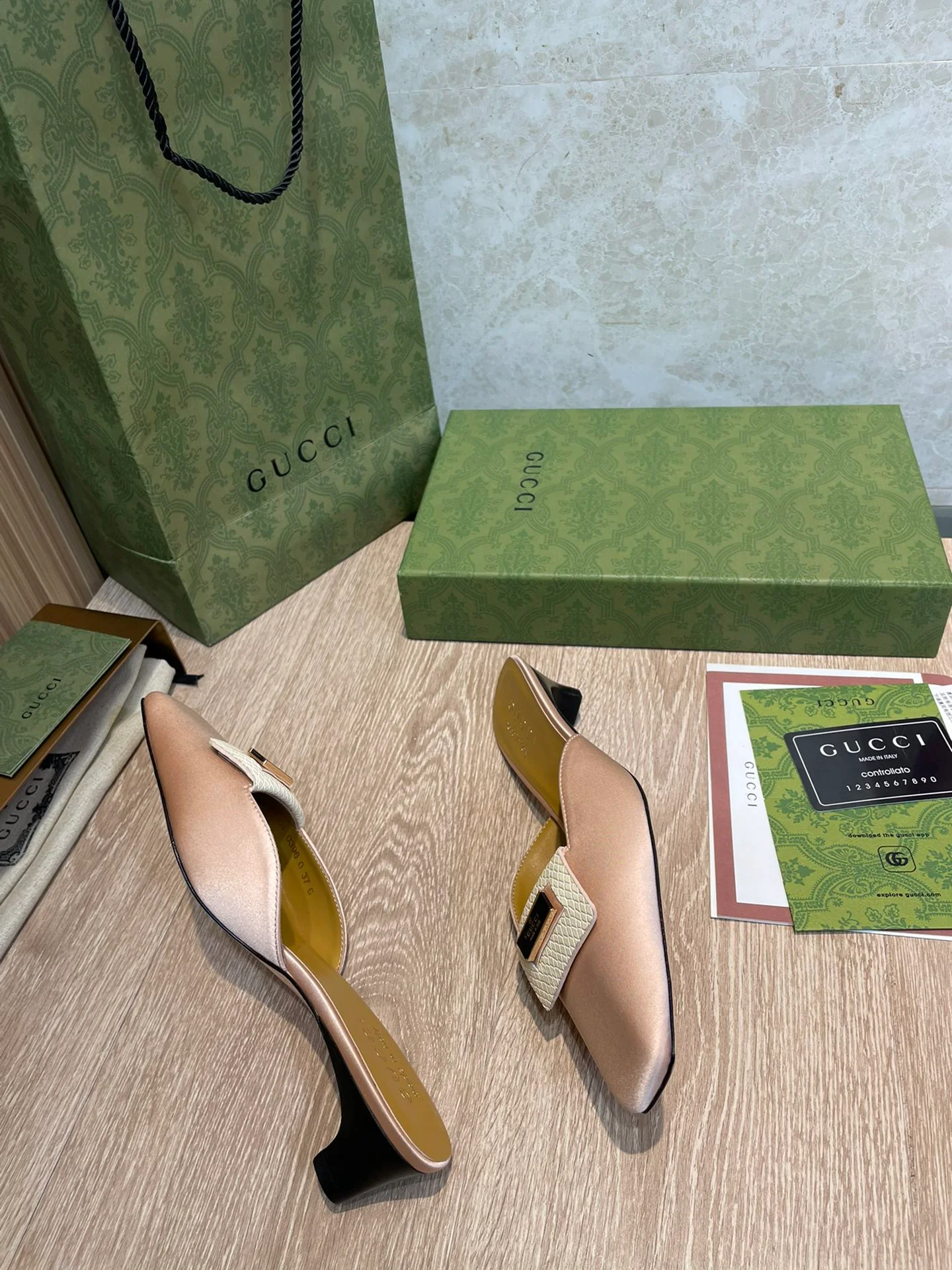 Gucci - Новинка начала весны 2022 года - Элегантные тапочки на низком каблуке