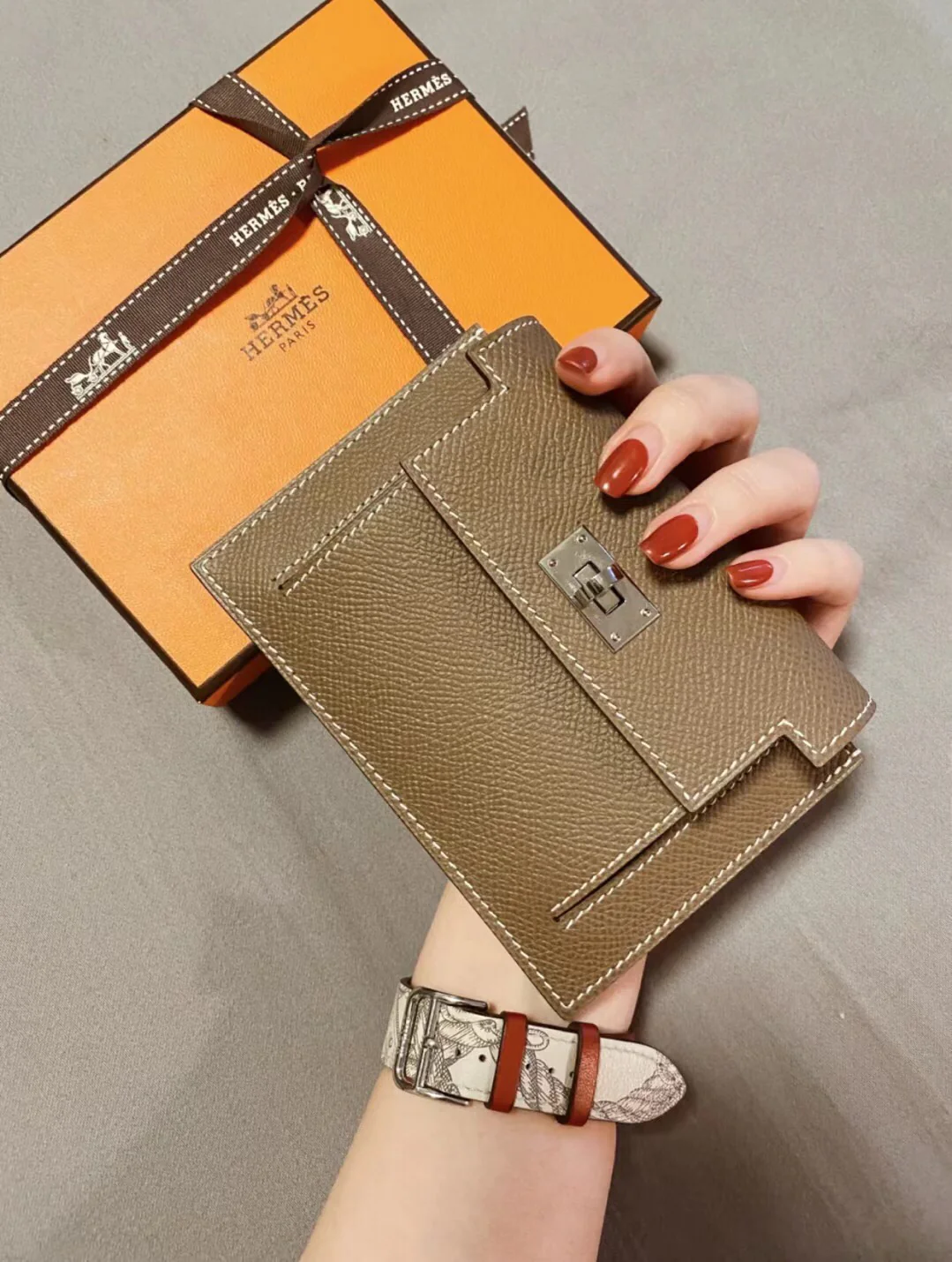 Карманный держатель для карт Hermes Kelly Epsom - светло-коричневый