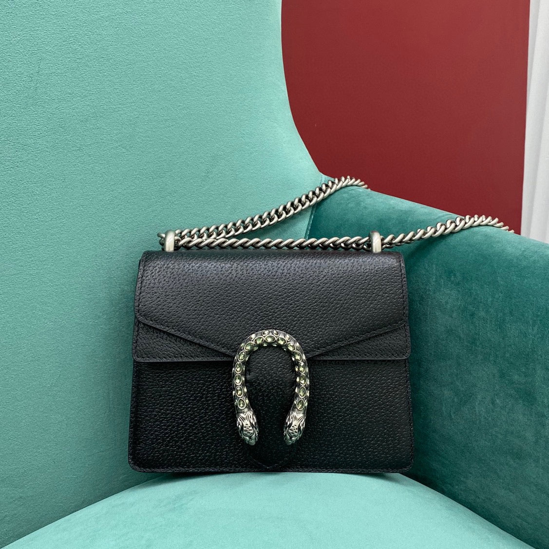 Сумка Gucci Dionysus, черная, с текстурой свиной кожи, маленький размер.