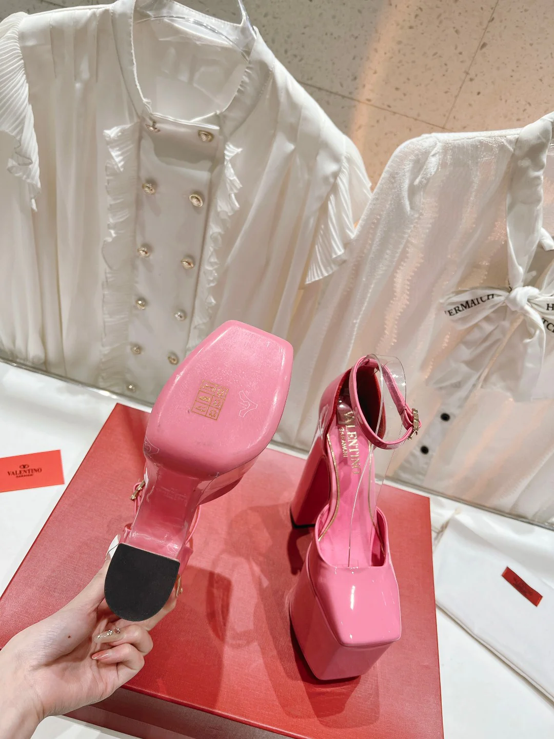 Новинка лета 2023 от Valentino - Сандалии на платформе - Платформа 9 см - Розовые