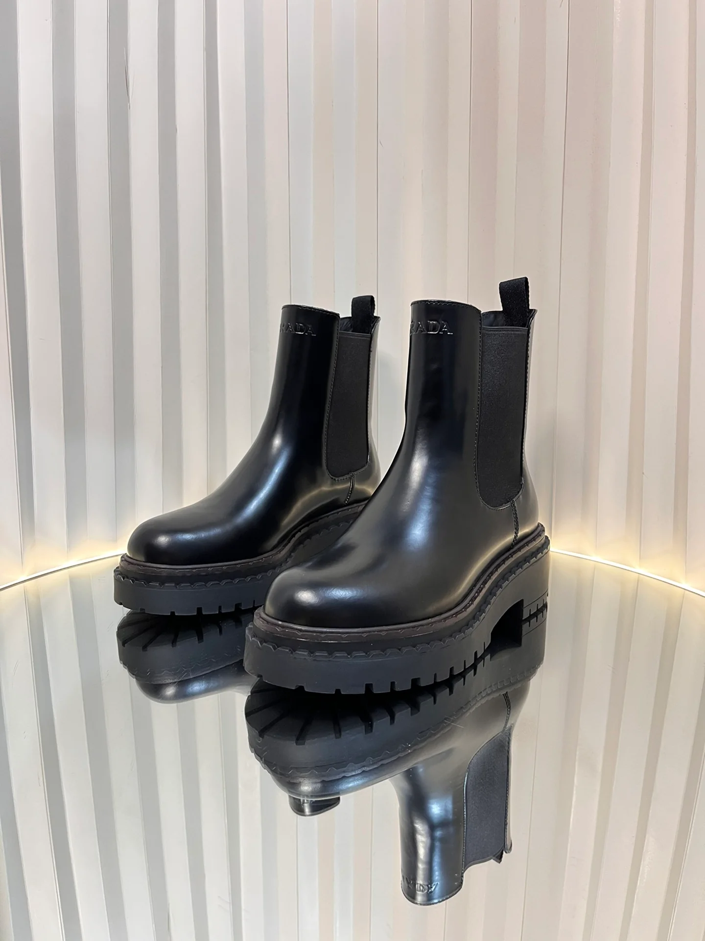 Кожаные ботильоны Prada 2024 - черные