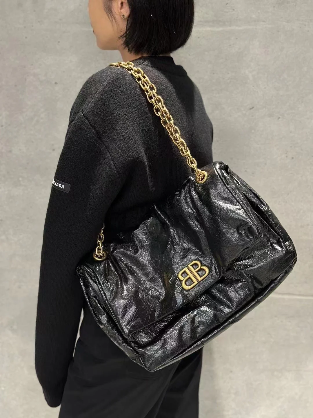 Сумка Balenciaga Monaco на цепочке - средний размер 32-5 см - черная с золотой пряжкой