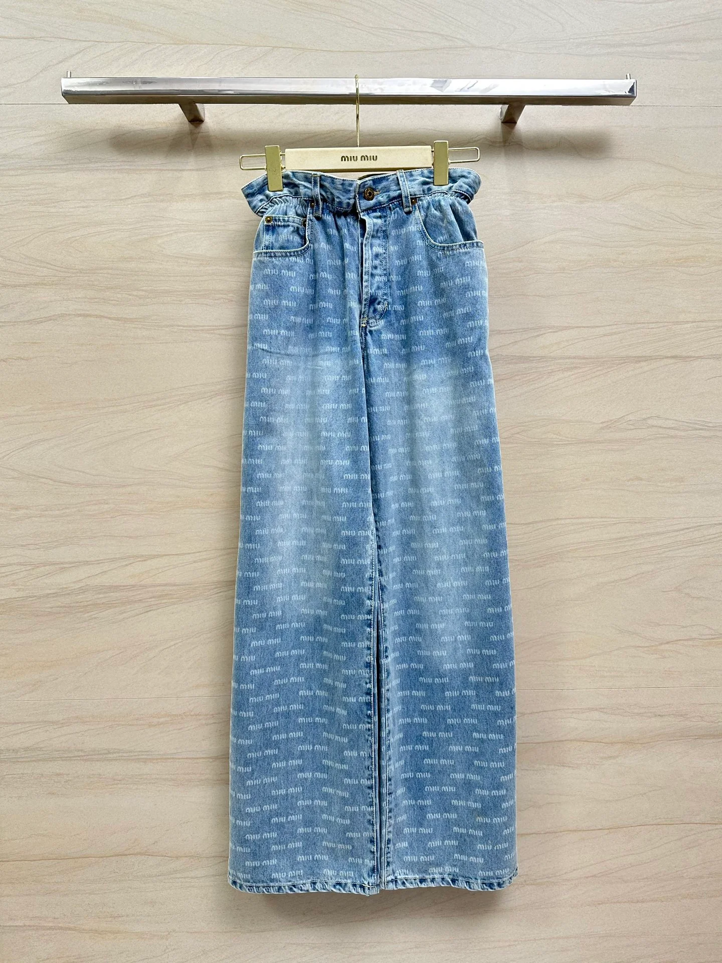 Miu Miu - 2404-24 Новинка ранней весны: джинсы с принтом в виде букв и логотипа