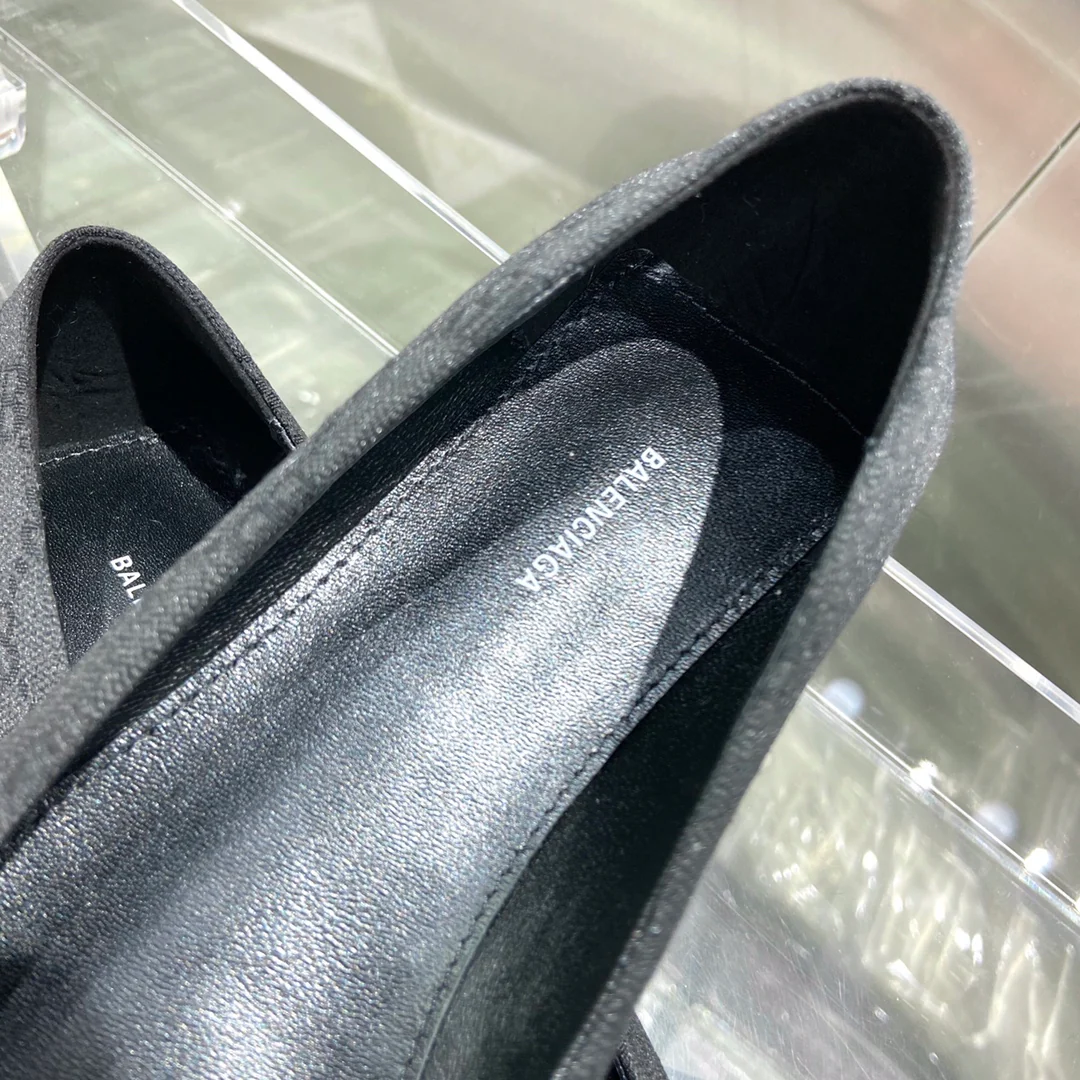 Коллекция Balenciaga - балетки с острым носком