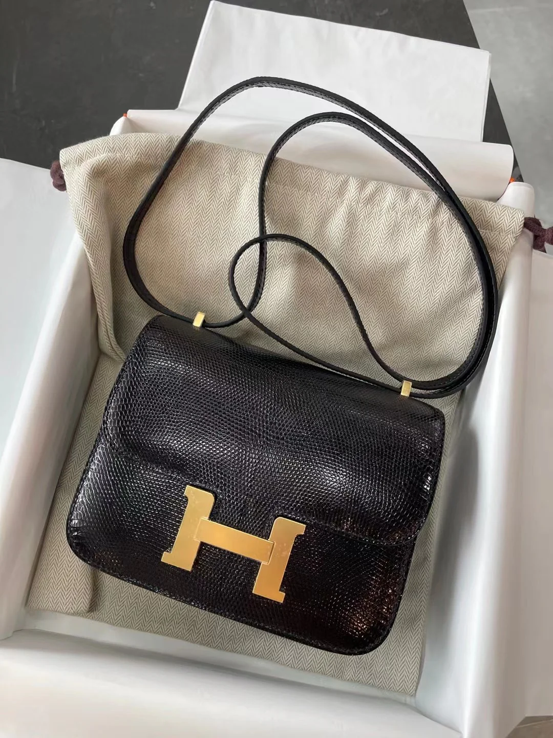 Hermes Constance 19 Миниатюрная пряжка из кожи ящерицы, черная с золотом