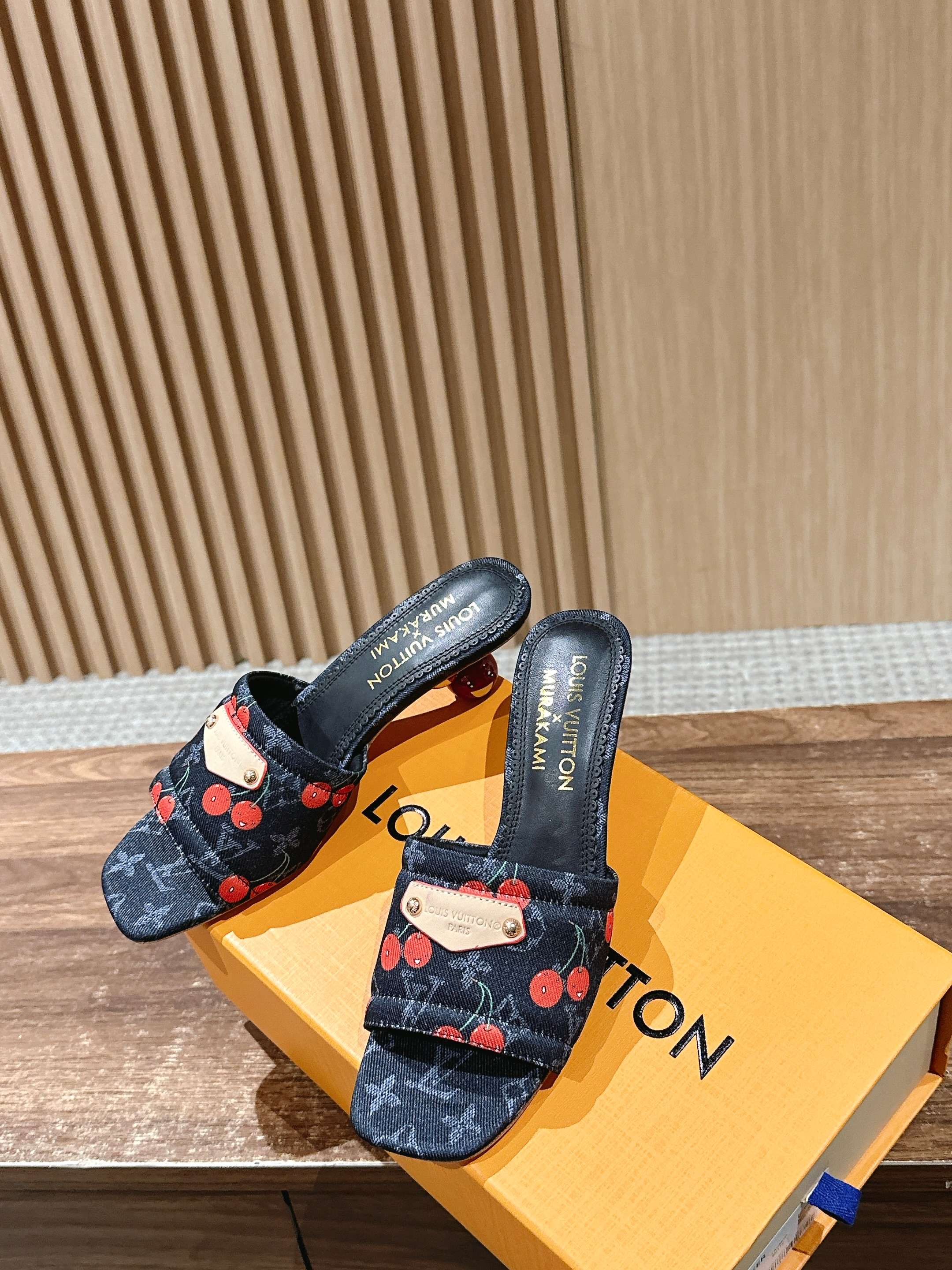 LV - Коллекция Такаши Мураками в стиле ретро - Сандалии на низком каблуке - Черные