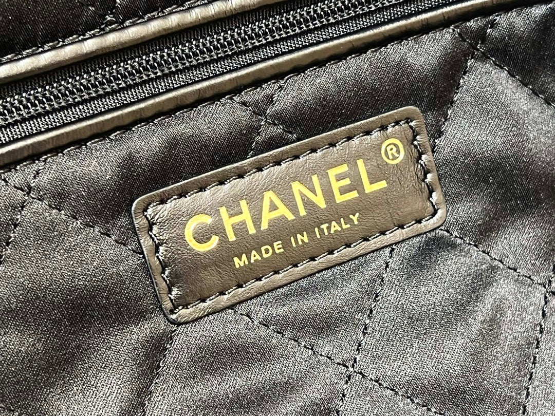 Круизная коллекция Chanel 2023 - сумка 22bag - Маленькая - Черная