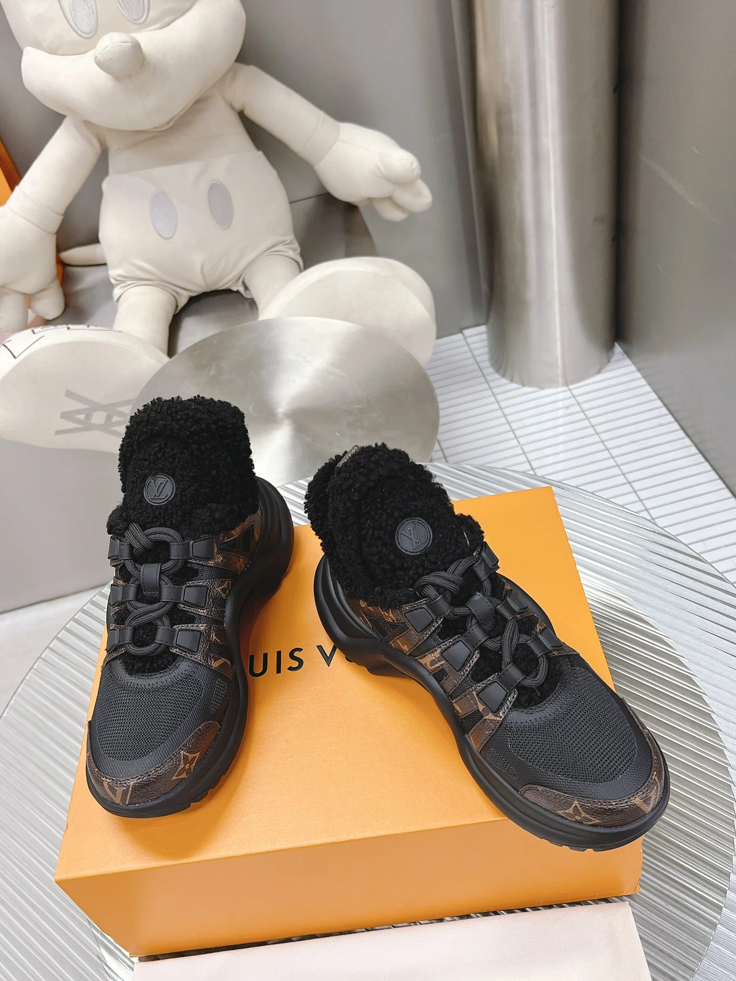 LV - Массивные туфли из шелковой кожи - Черные