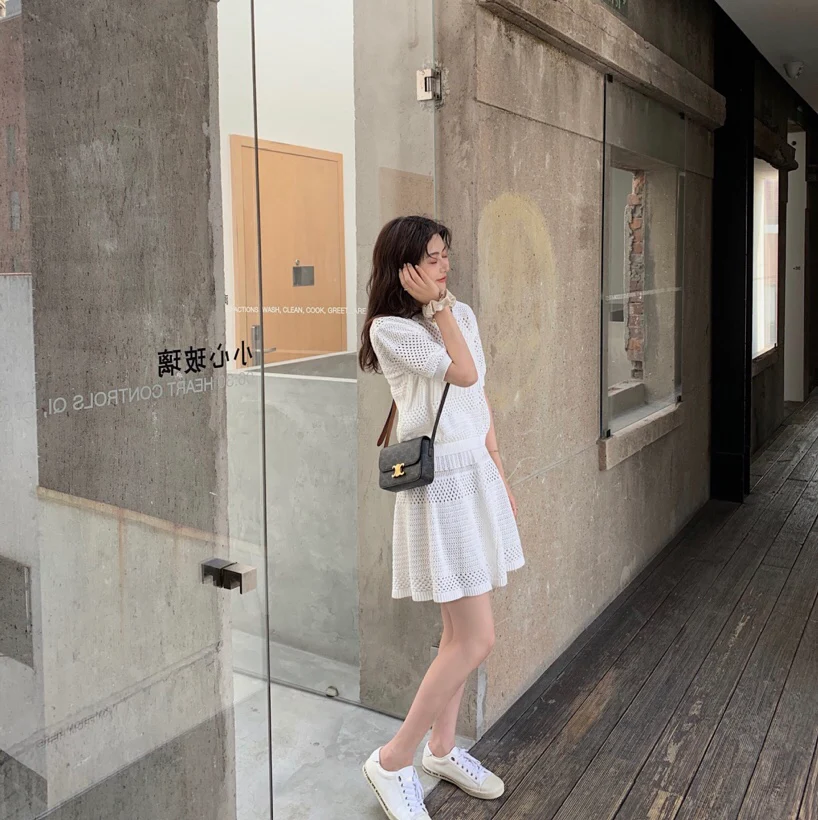 Сумка Celine Triomphe Nano Triomphe из канваса - бежевого цвета.