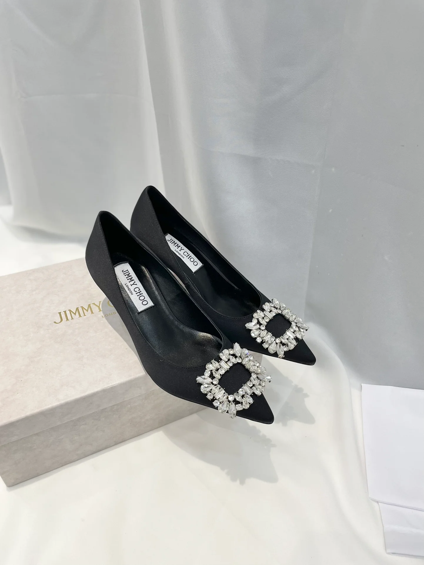 Серия Jimmy Goddess - Туфли на высоком каблуке с бриллиантовой пряжкой - Черные - 2