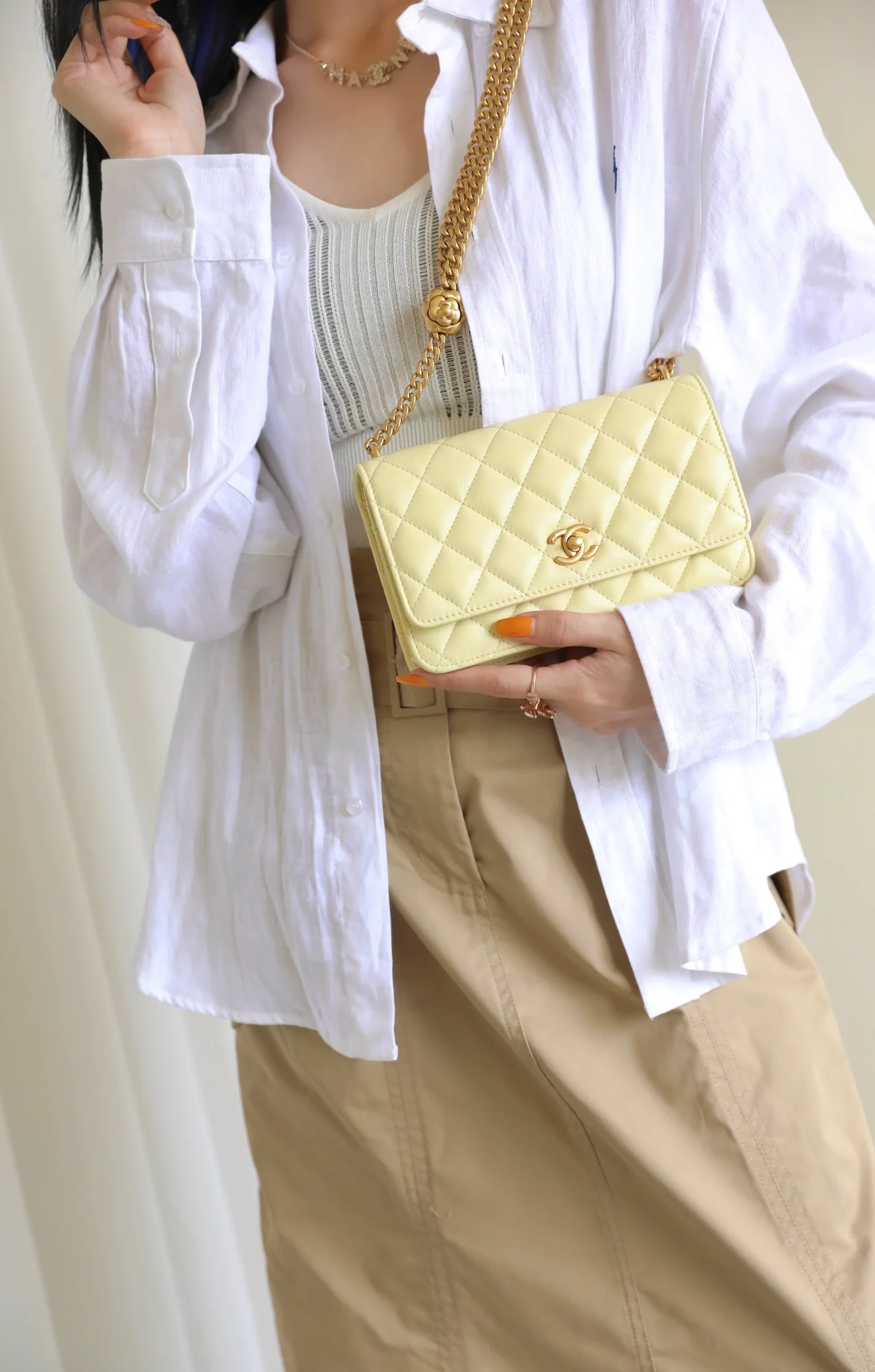 Новинка сезона весна/лето 2023 от Chanel - Сумка через плечо с цепочкой Camellia - WOC - Желтая 
