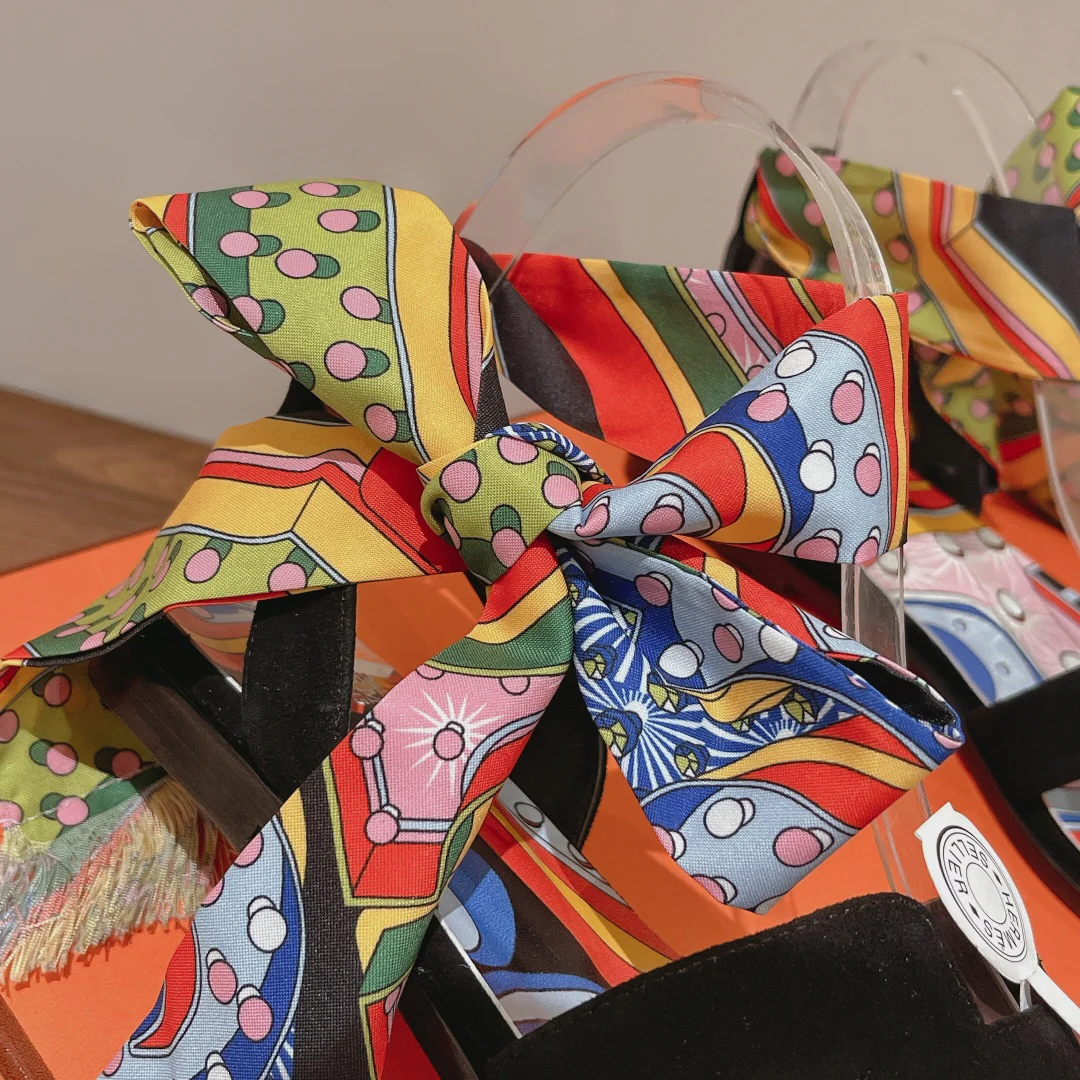 Коллекция Hermes Весна/Лето 2023 - Модные сандалии с шарфом для волос - Черные