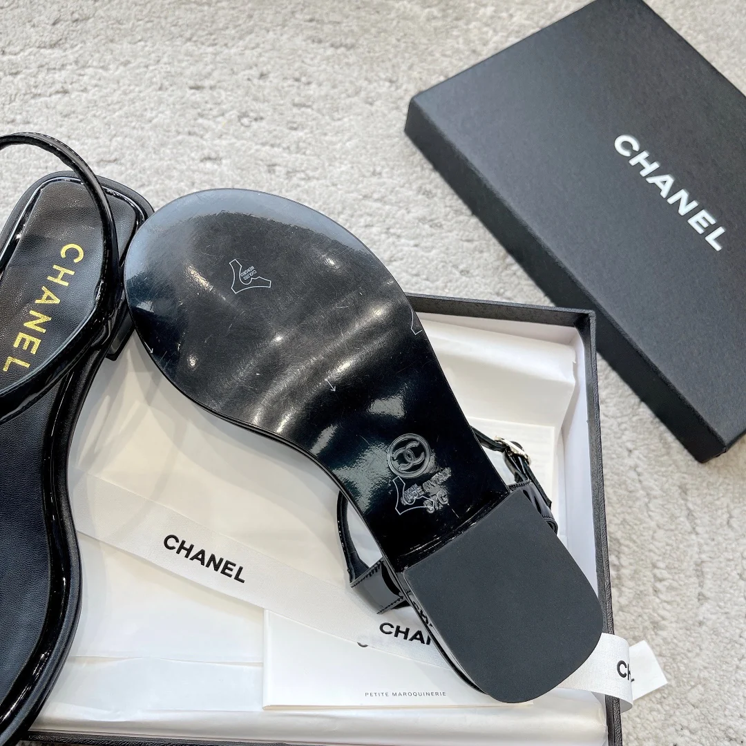 Новинка сезона весна/лето 2023 от Chanel - Коллекция сандалий Camellia - Сандалии Camellia - Черные