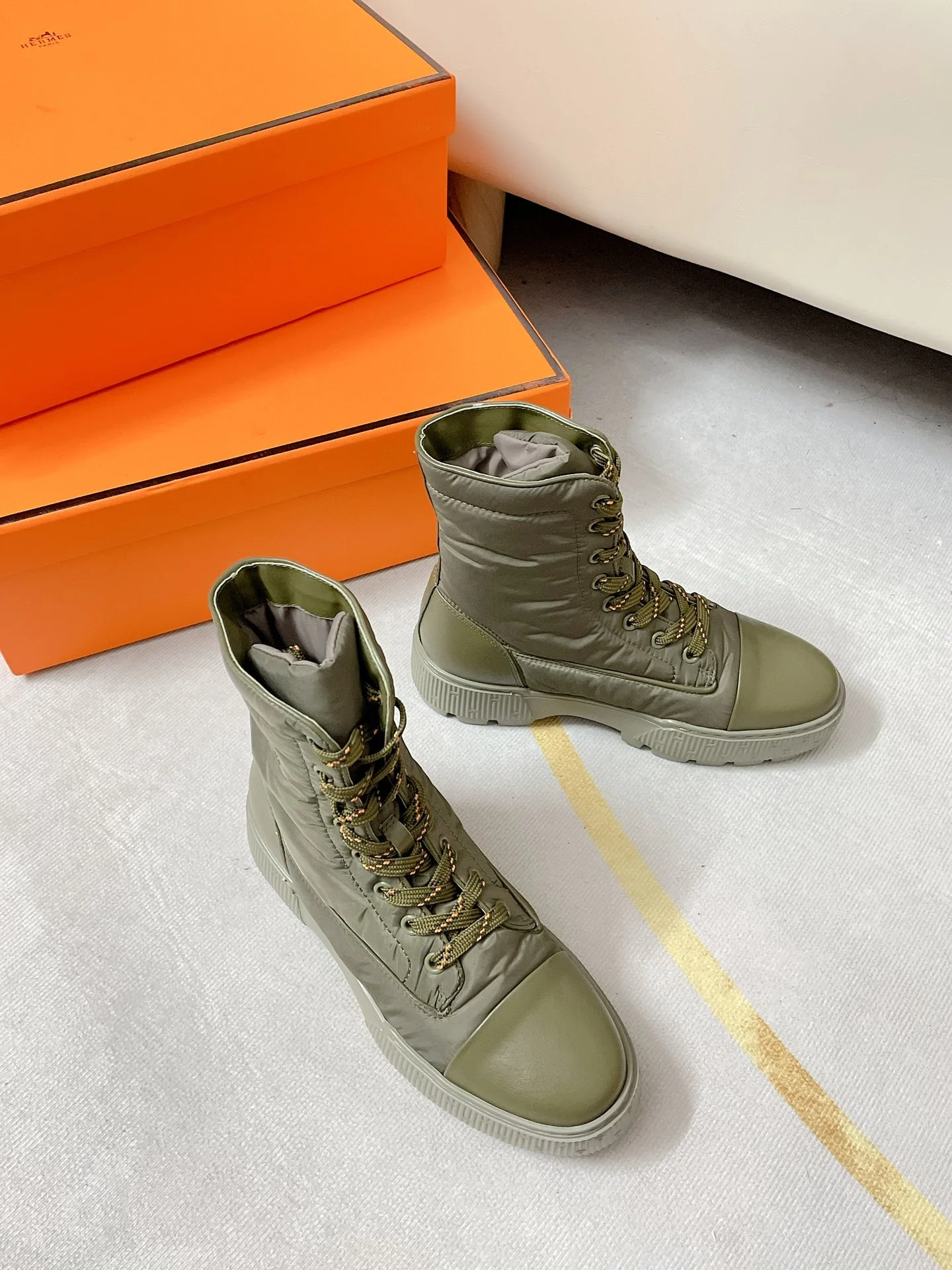 Новинка сезона осень/зима 2022 от Hermes — высокие кожаные сапоги.