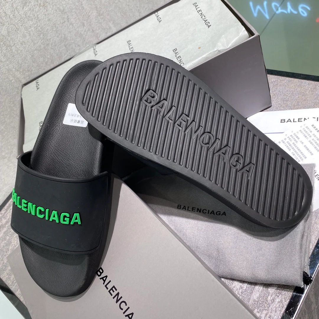 Balenciaga - Черные тапочки