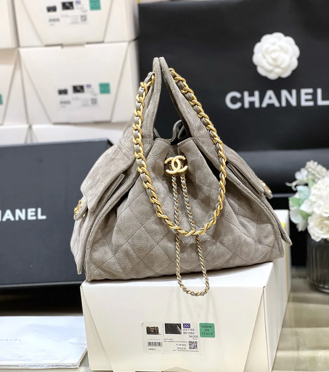 Популярная сумка-хобо Chanel 25c, коричневая.