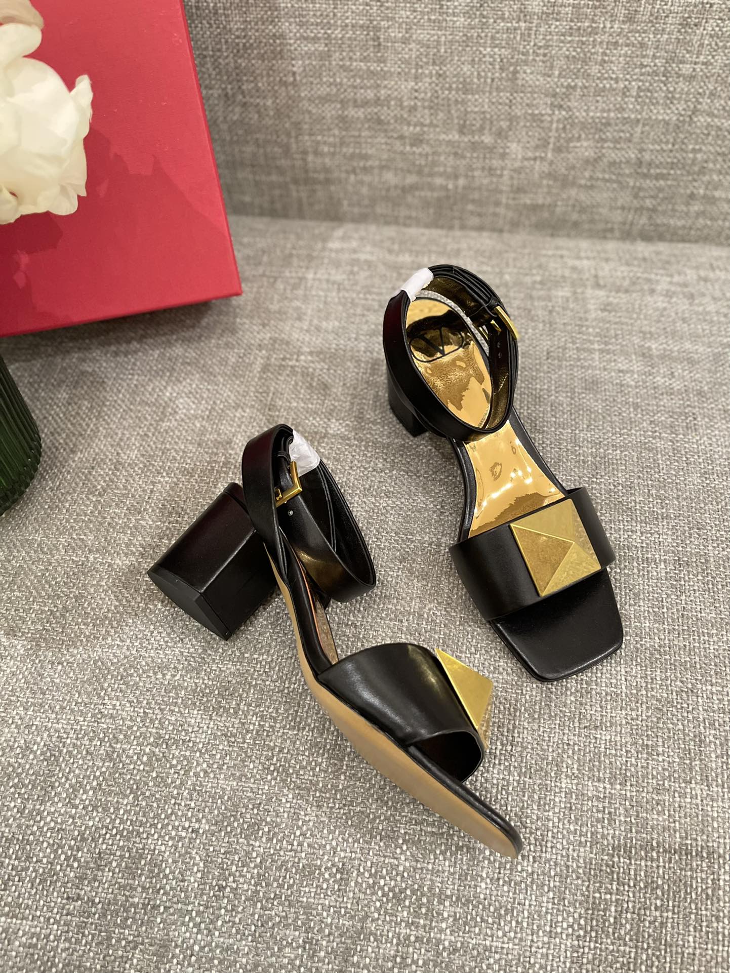 Valentino - Босоножки на массивном каблуке - Черные