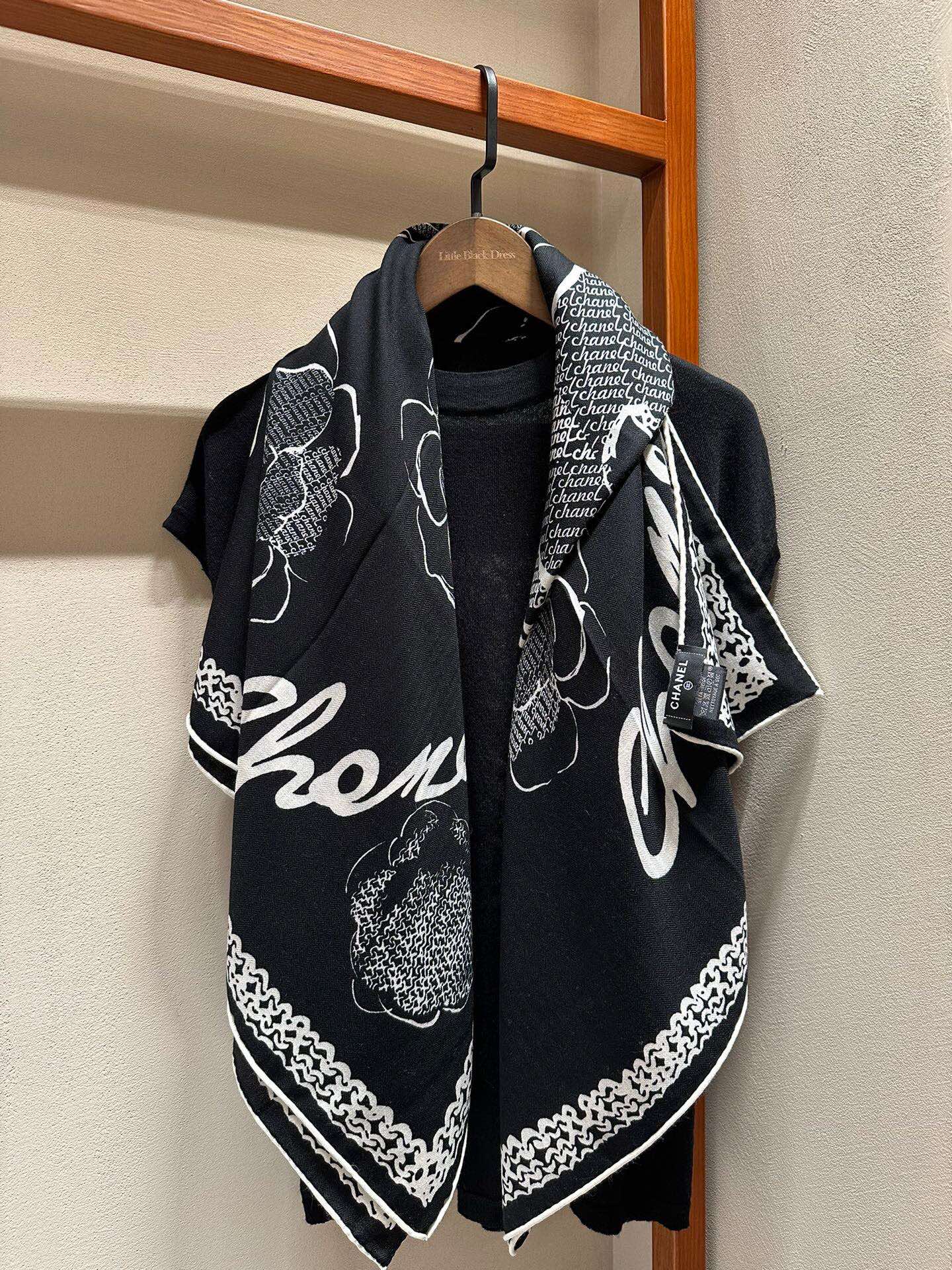 Шарф Chanel ?Камелия? 2024 года - 140-140