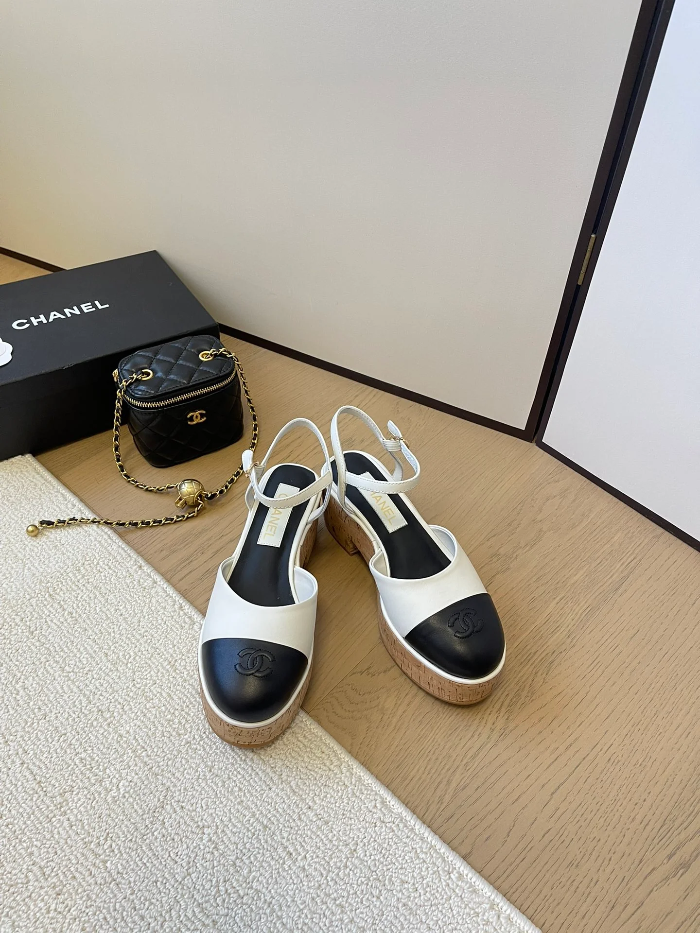 Туфли на платформе Chanel 2024 — белые