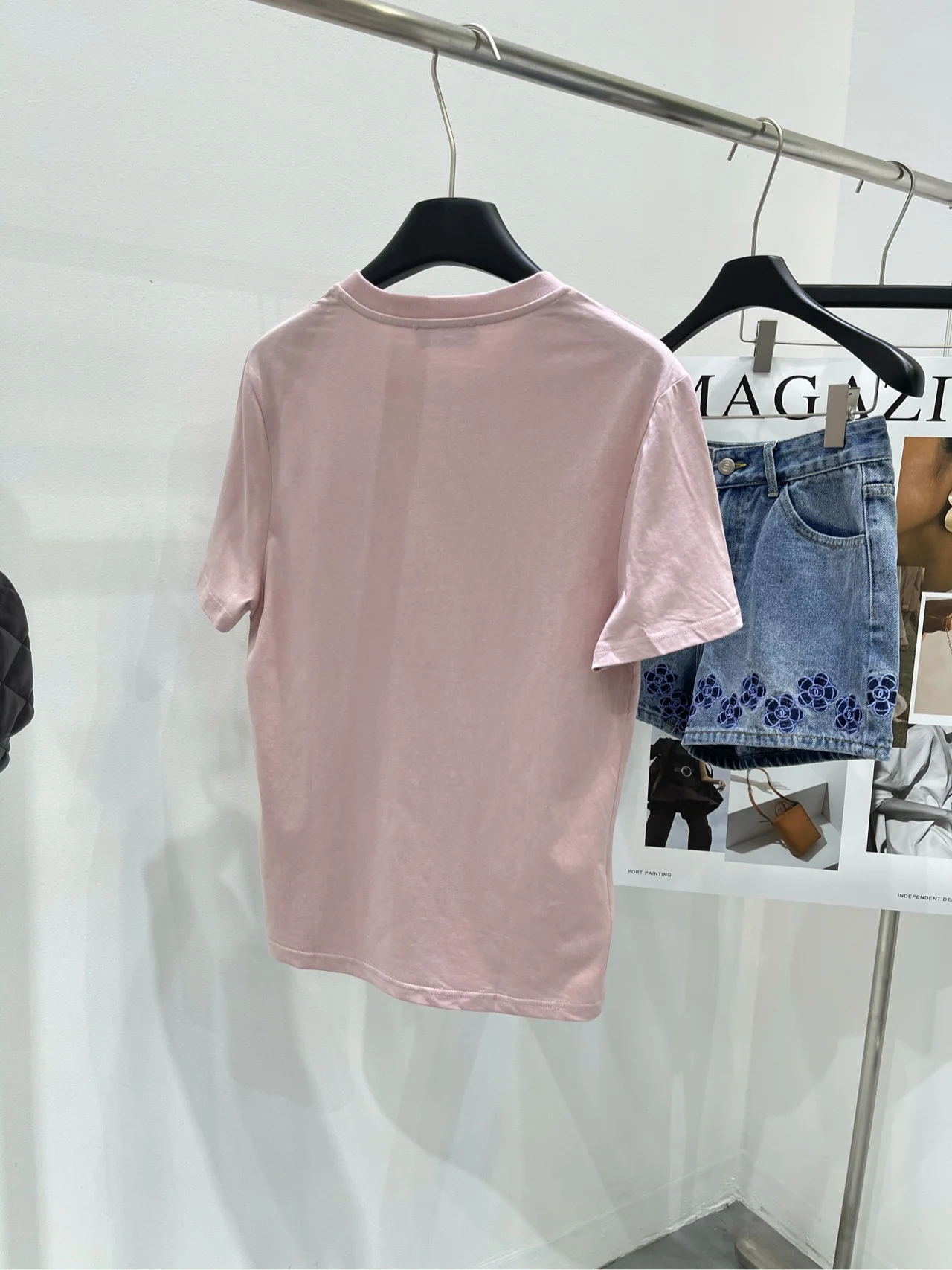 Miu Miu-2404-Розовая футболка с коротким рукавом и аппликацией в виде букв