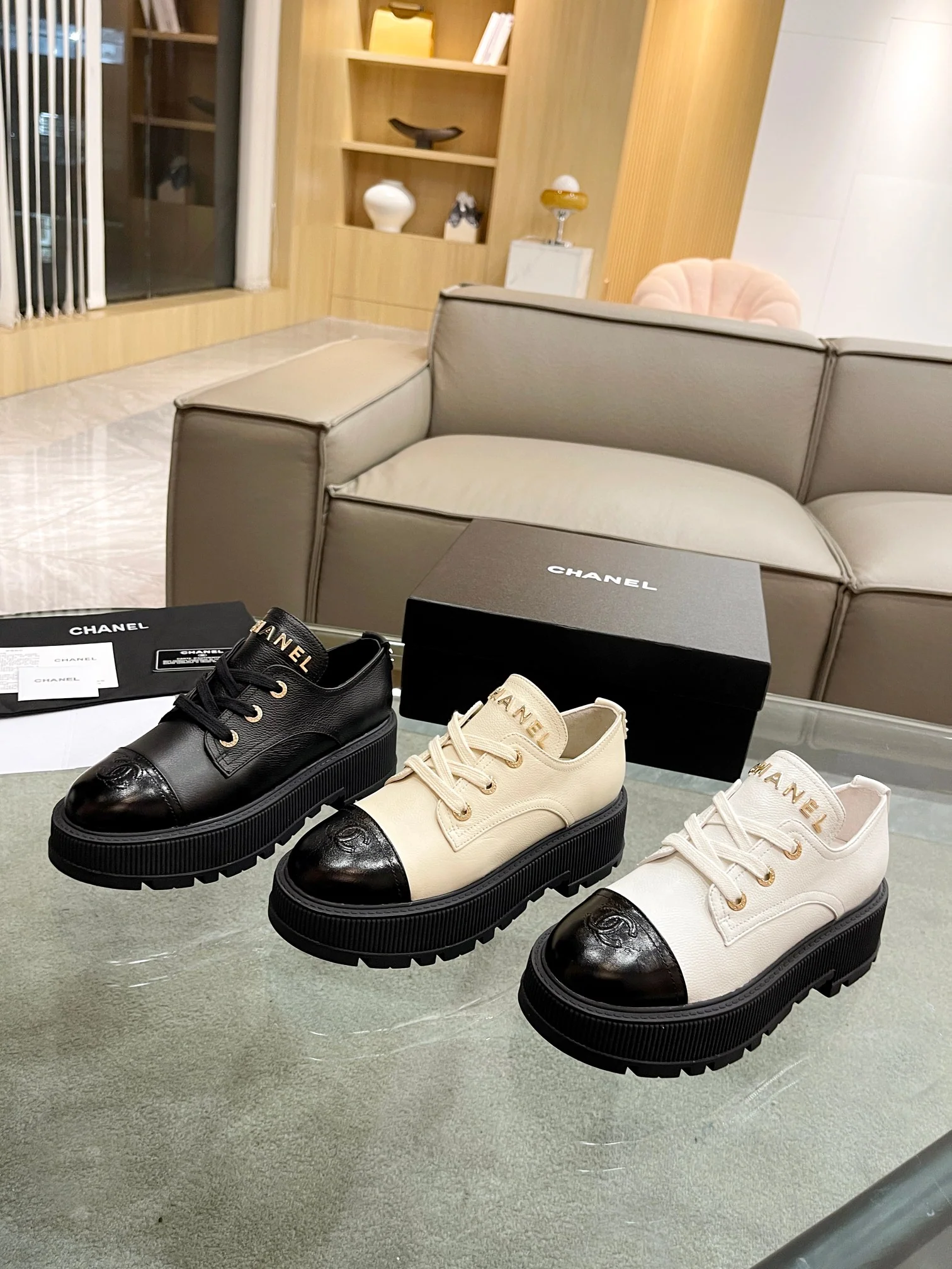 Новинка сезона осень/зима 2023 от Chanel - Лоферы на платформе - Белые