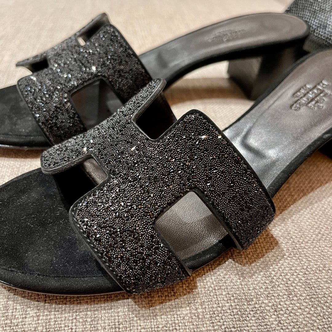 Босоножки Hermes на среднем каблуке с бриллиантовой гравировкой - 3