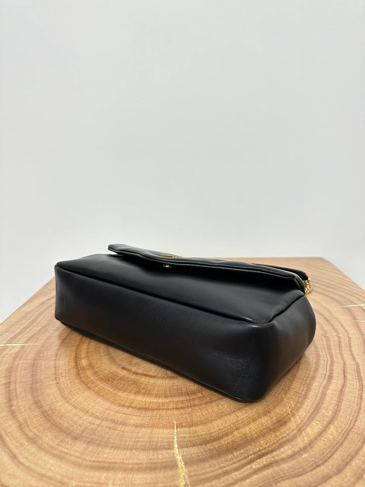 Сумка YSL Calypso из овечьей кожи с цепочкой - черная