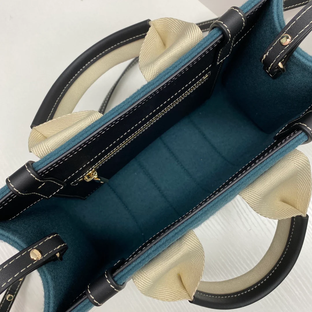 Сумка-тоут Chloe Woody, маленькая, бархатно-голубая.