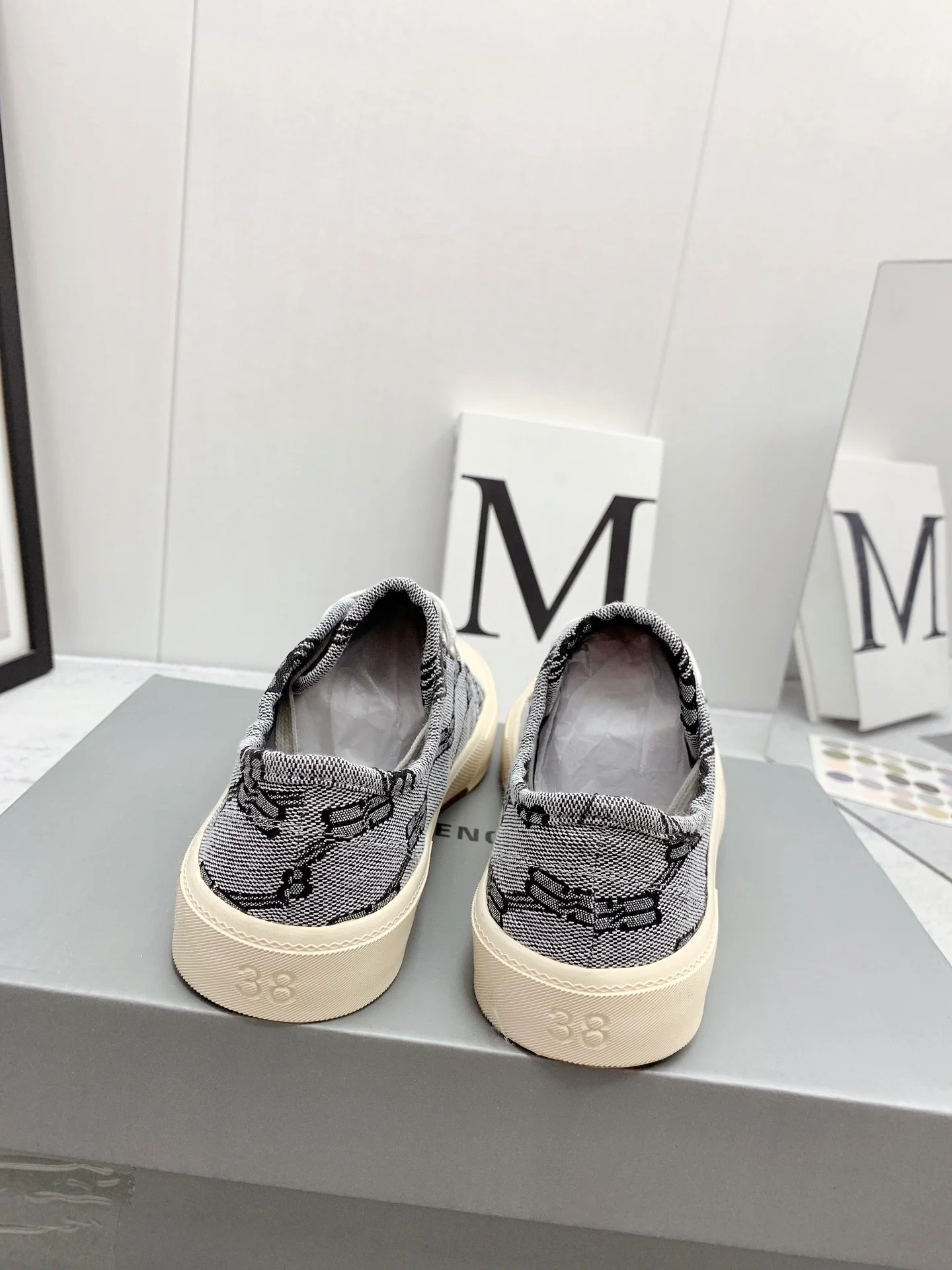 Новинка сезона осень/зима 2022 от Balenciaga - Парижские парусиновые туфли - Унисекс - Серые