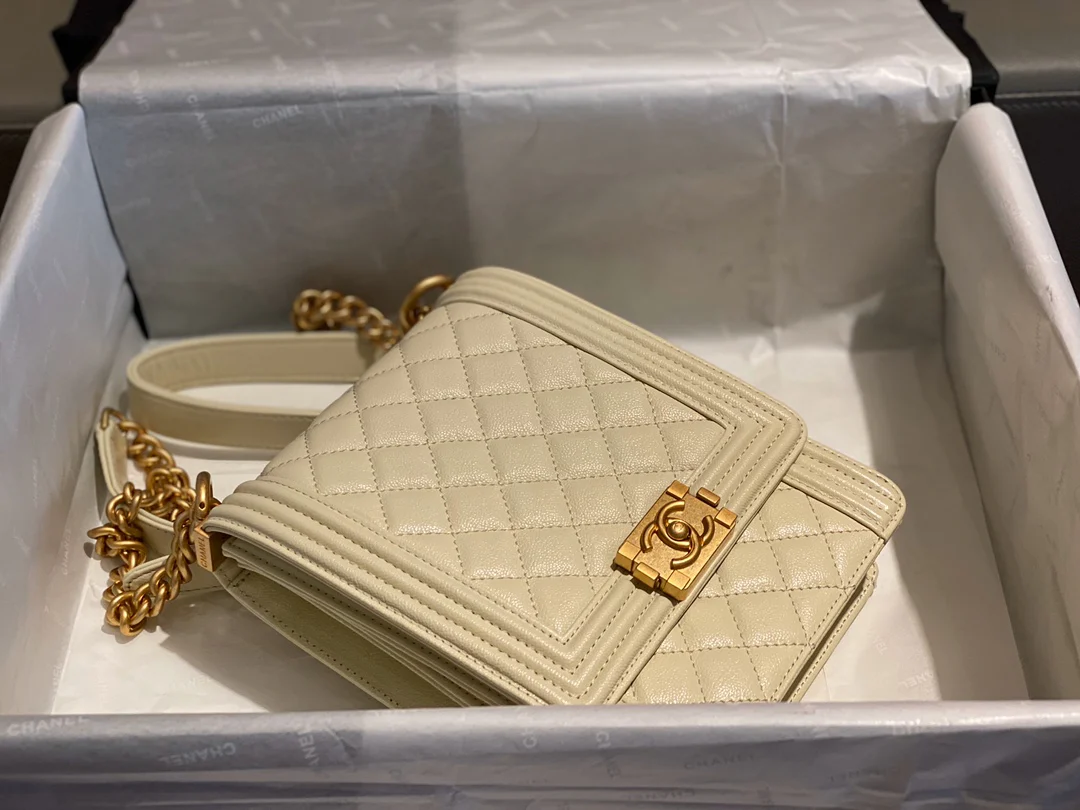 Chanel-boy-19-16-5cm-6