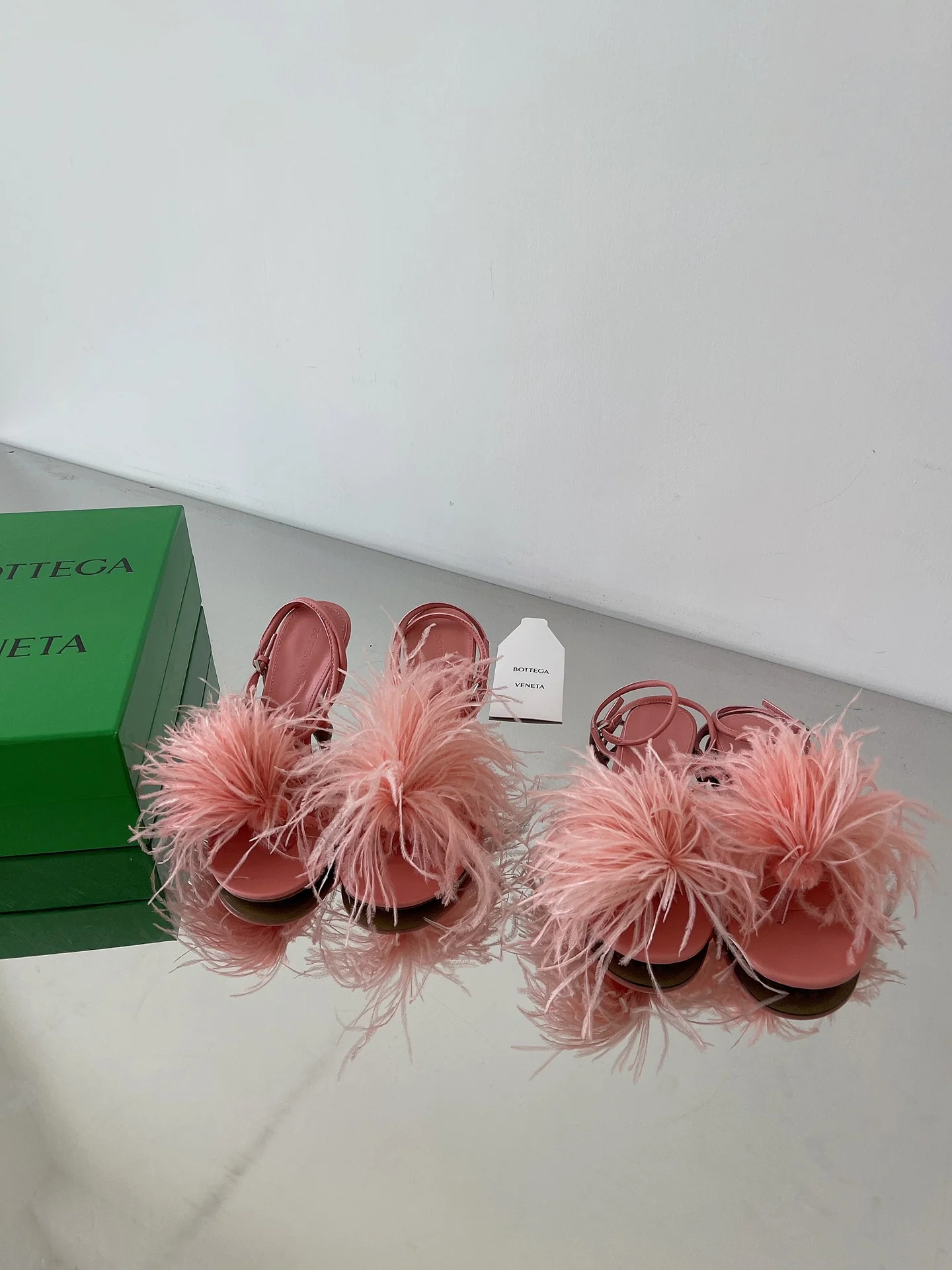 BV - Пушистые босоножки на высоком каблуке-шпильке - Розовые