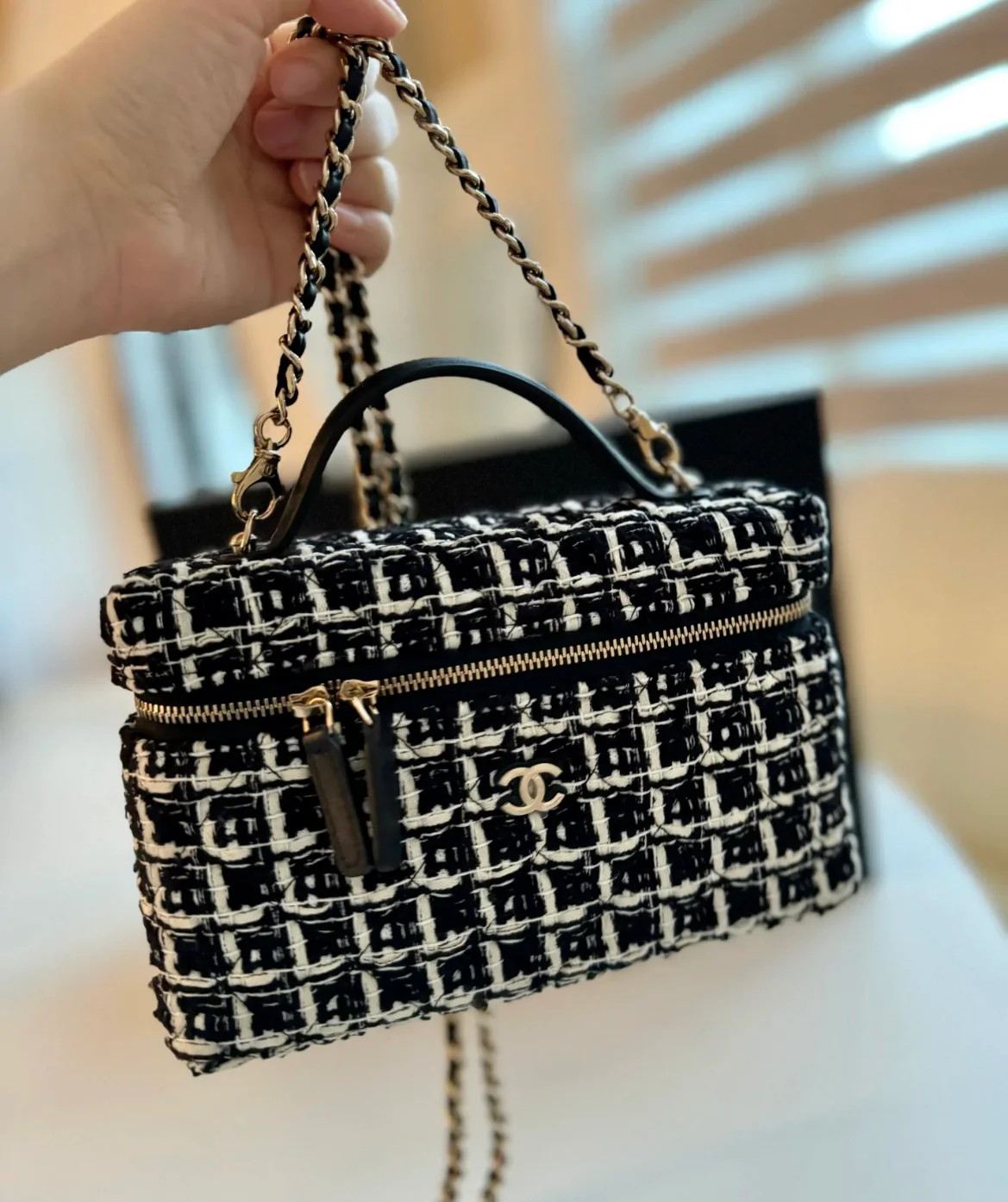 Сумка-ланч Chanel LP из шерсти, черная.