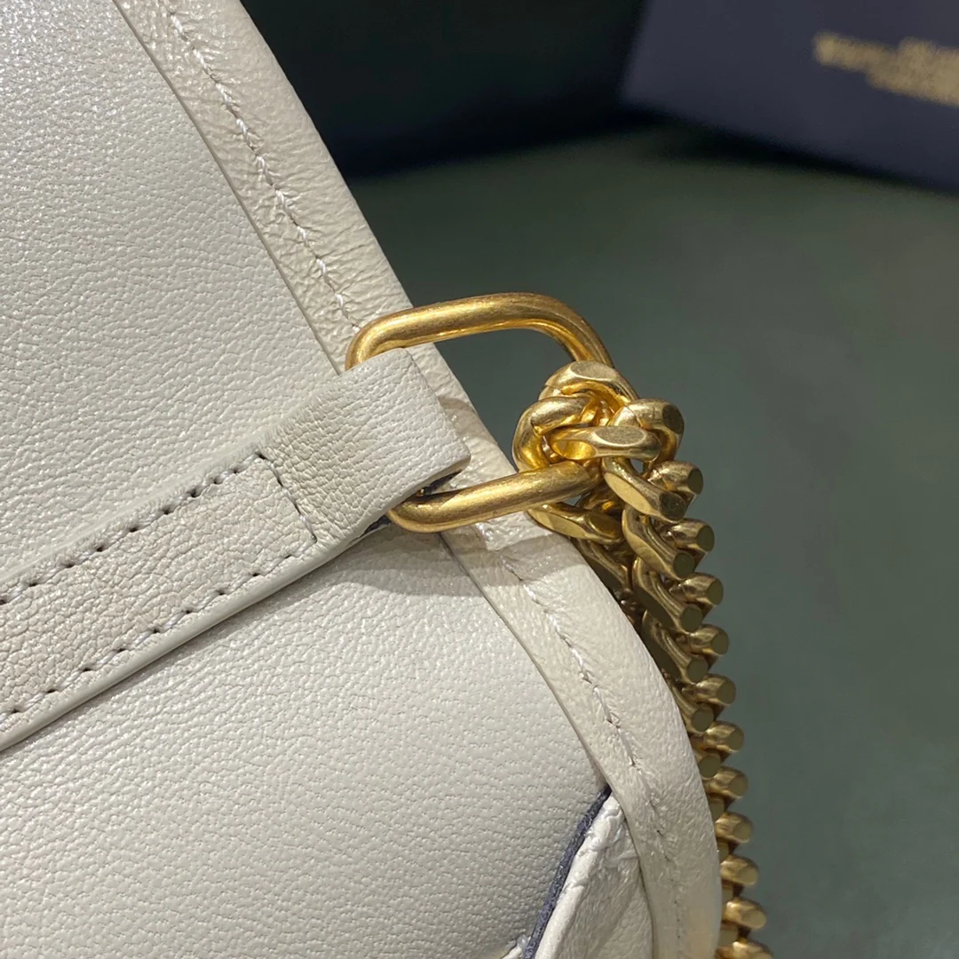 Сумка YSL-Becky из овечьей кожи с ромбовидной стёжкой и цепочкой