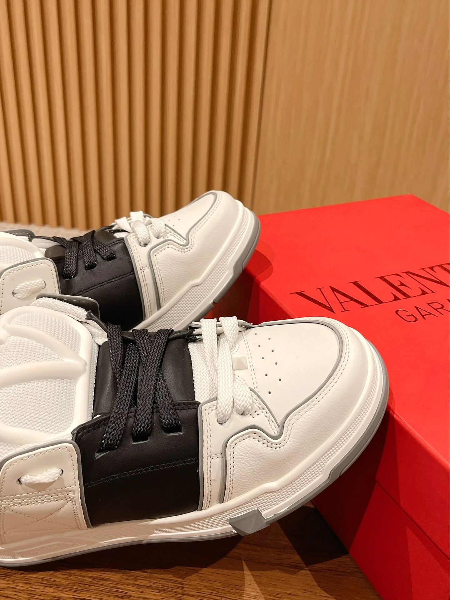 Скейтбордные кроссовки Valentino/обувь Puff - белые и черные