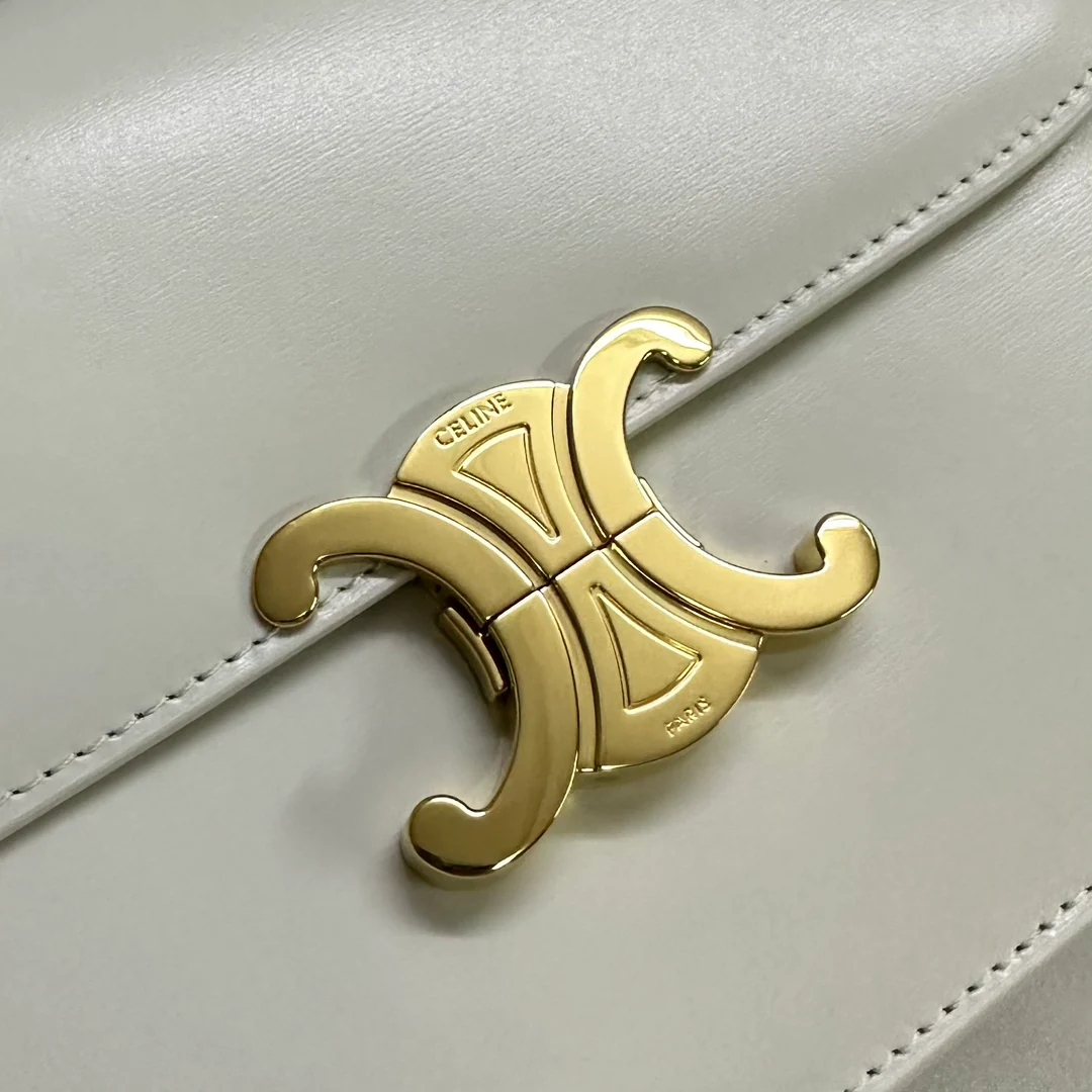 Сумка Celine Triomphe Classic из глянцевой телячьей кожи - арктический белый